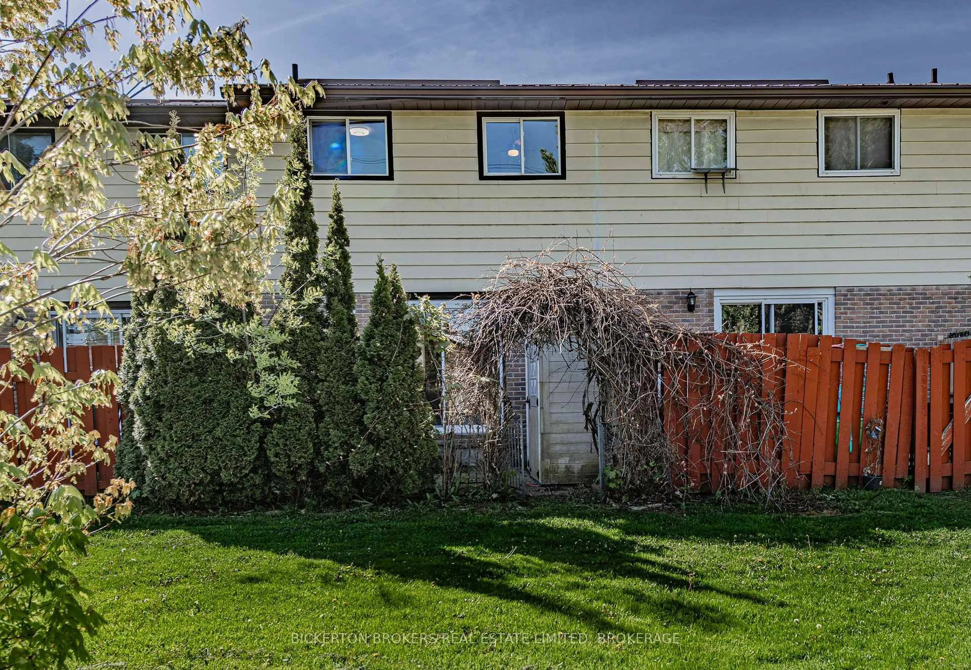 Unknown for 316 Forsyth St #11, Gananoque Ontario K7G 2Y1