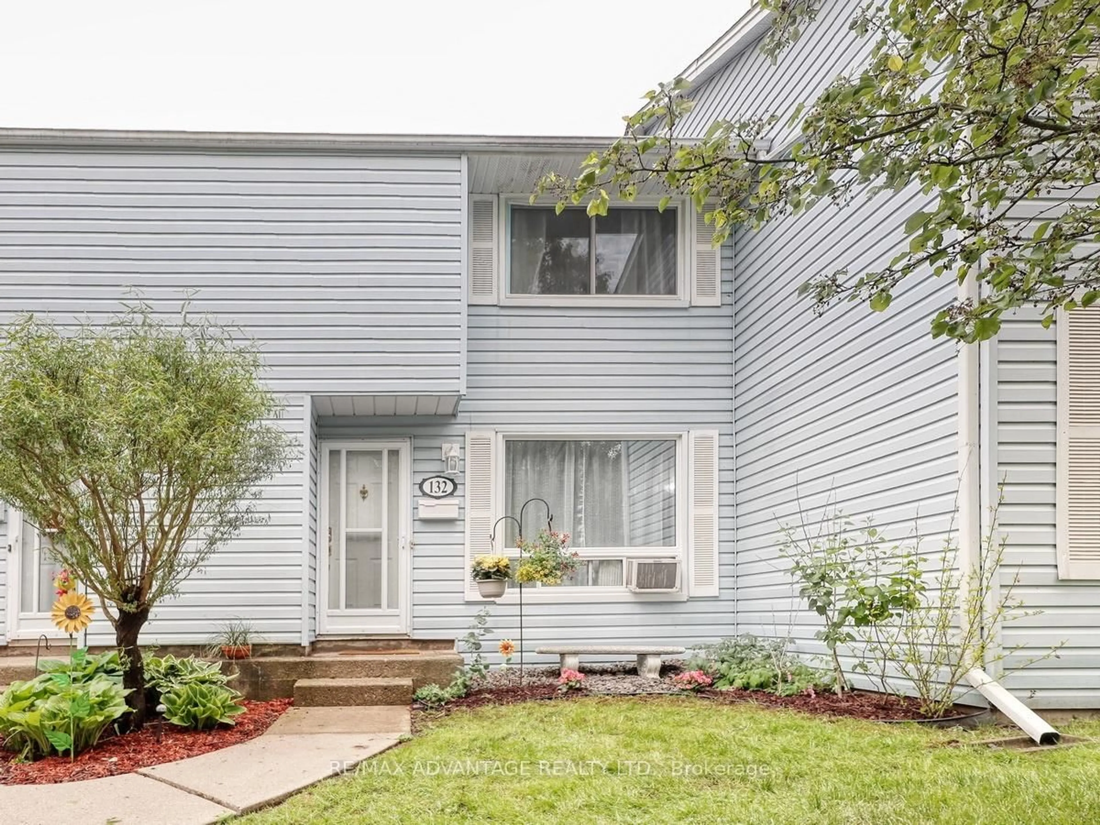 Home with vinyl exterior material, street for 132 Monmore Rd #9, London North Ontario N6G 3A6