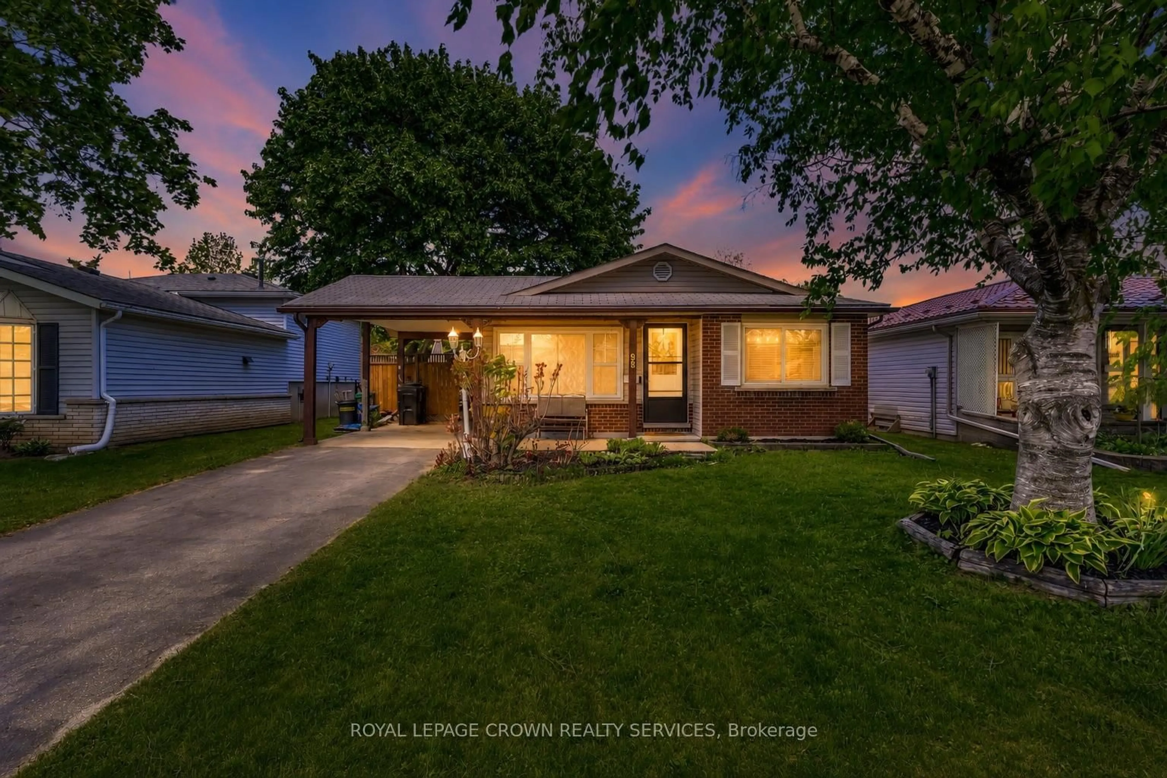 A pic from outside/outdoor area/front of a property/back of a property/a pic from drone, street for 98 Belwood Cres, Kitchener Ontario N2C 1Z3