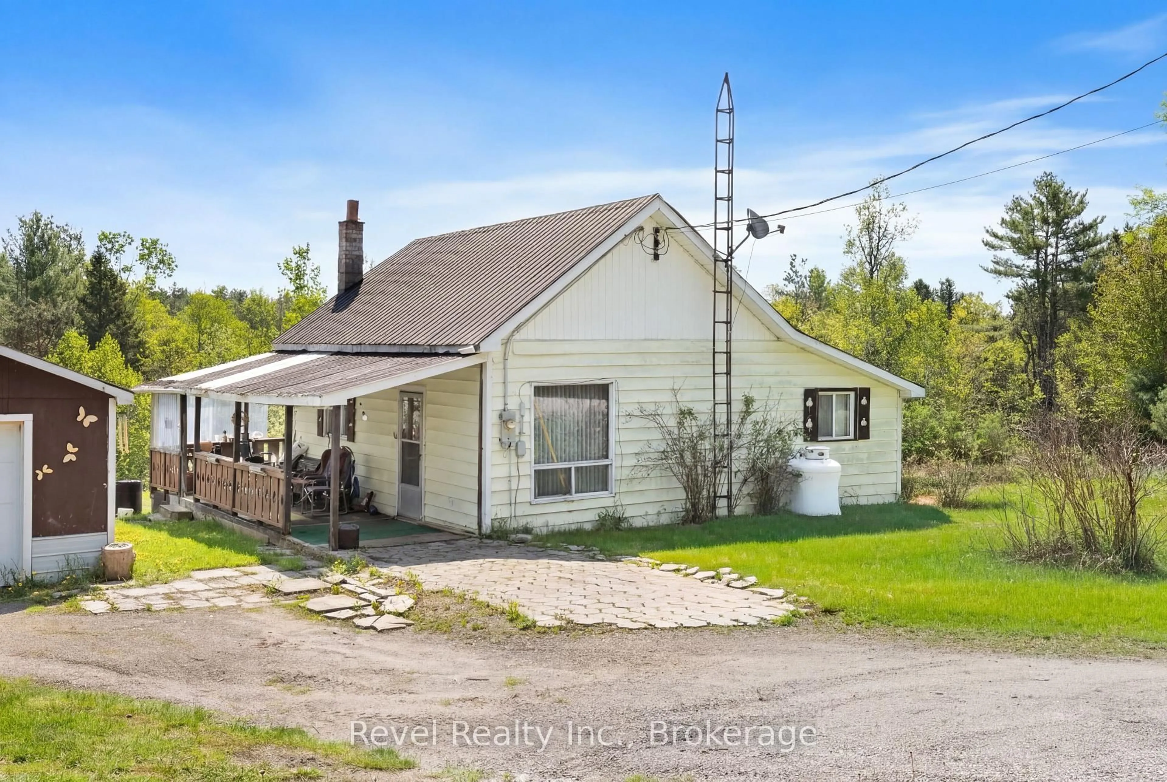 A pic from outside/outdoor area/front of a property/back of a property/a pic from drone, street for 4900 Monck Rd, Kawartha Lakes Ontario K0M 2A0