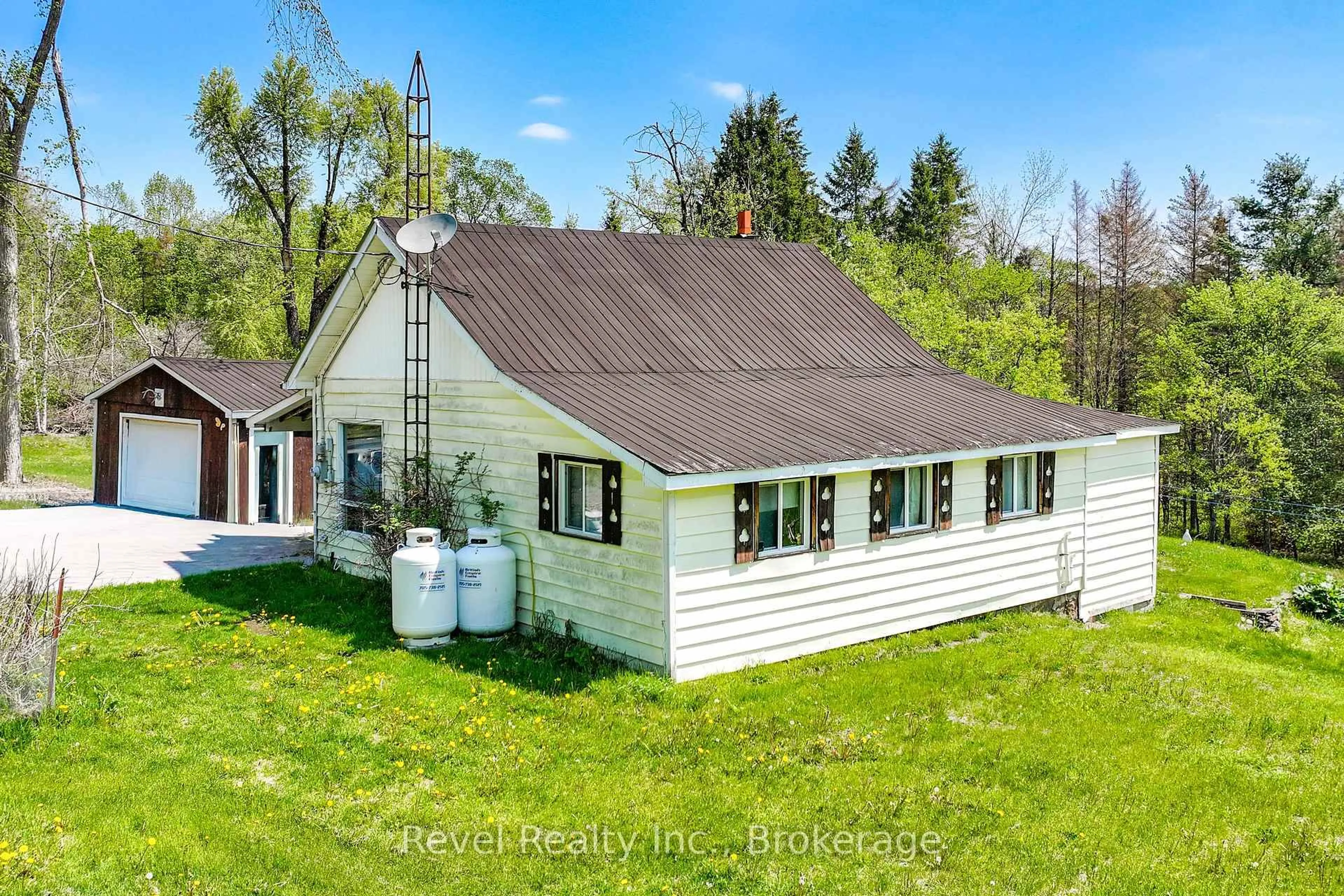 A pic from outside/outdoor area/front of a property/back of a property/a pic from drone, unknown for 4900 Monck Rd, Kawartha Lakes Ontario K0M 2A0