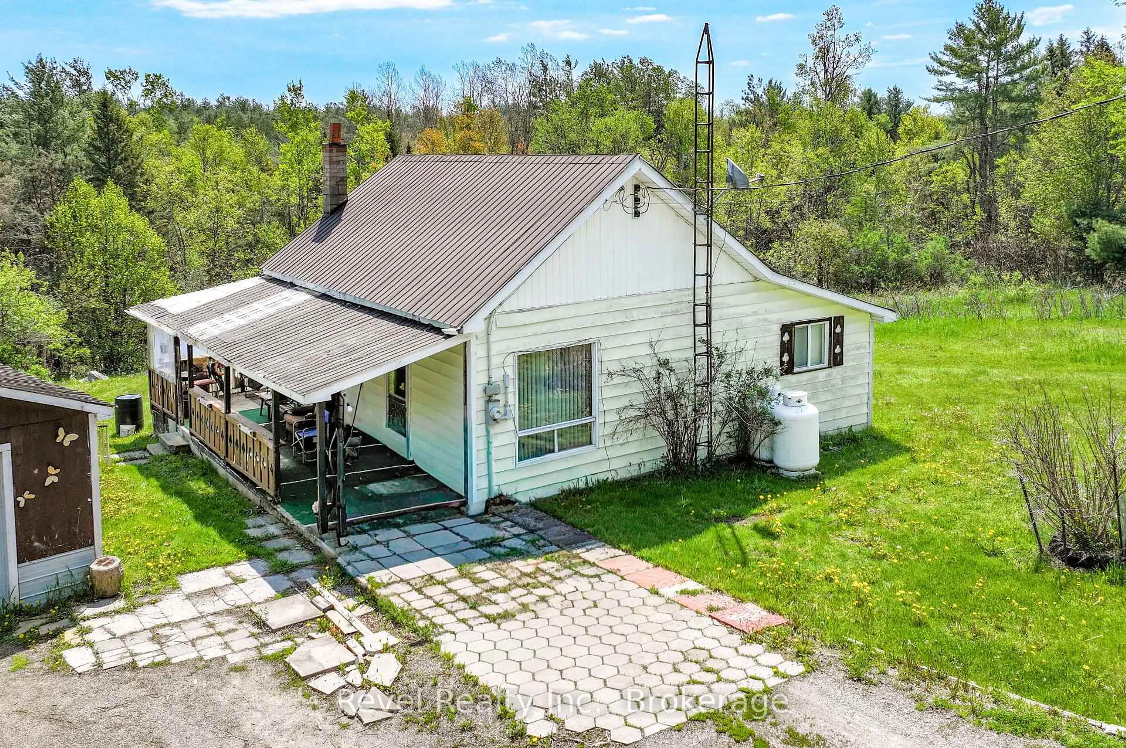 A pic from outside/outdoor area/front of a property/back of a property/a pic from drone, building for 4900 Monck Rd, Kawartha Lakes Ontario K0M 2A0