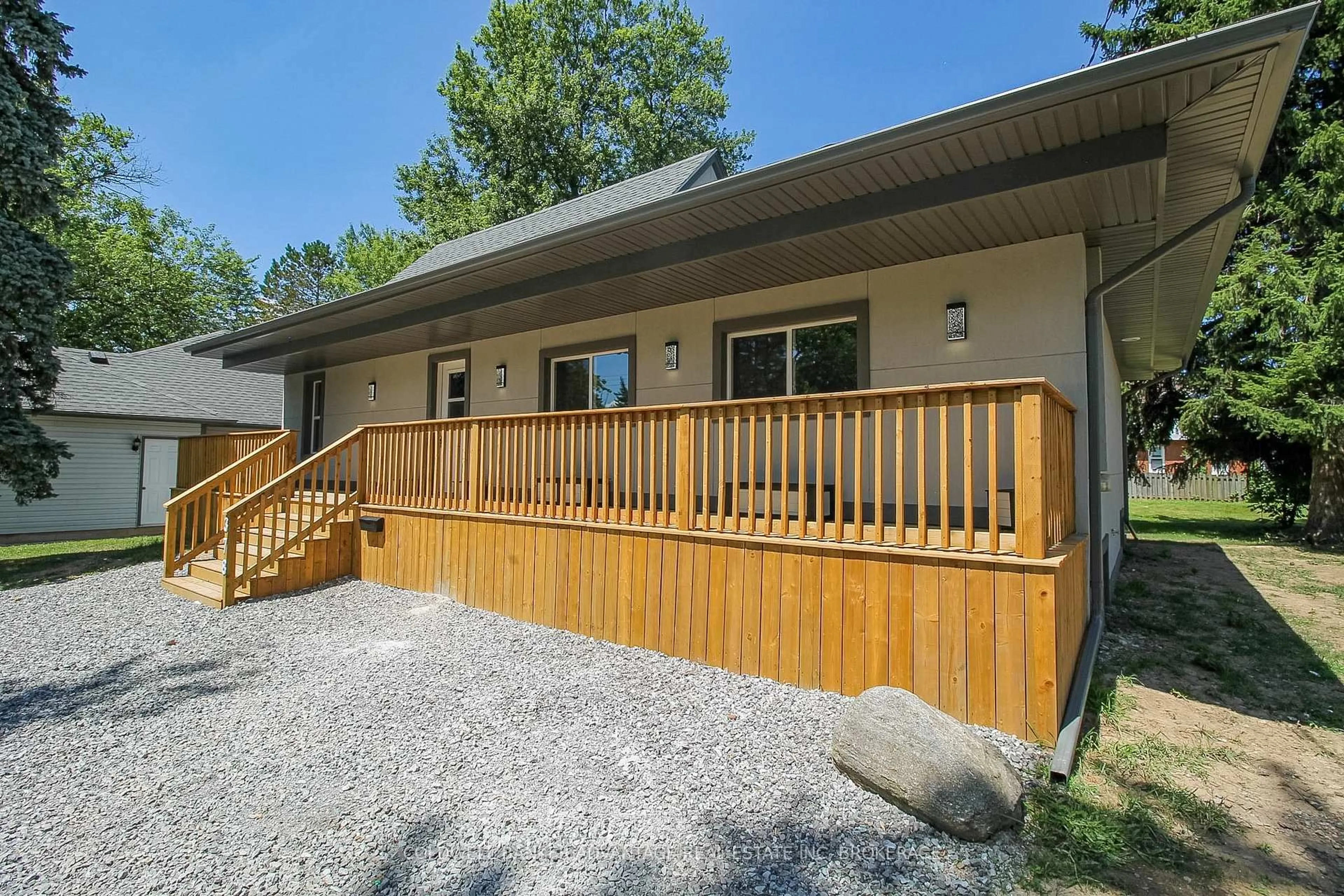 Patio, unknown for 378 Thorold Rd, Welland Ontario L3C 3W6