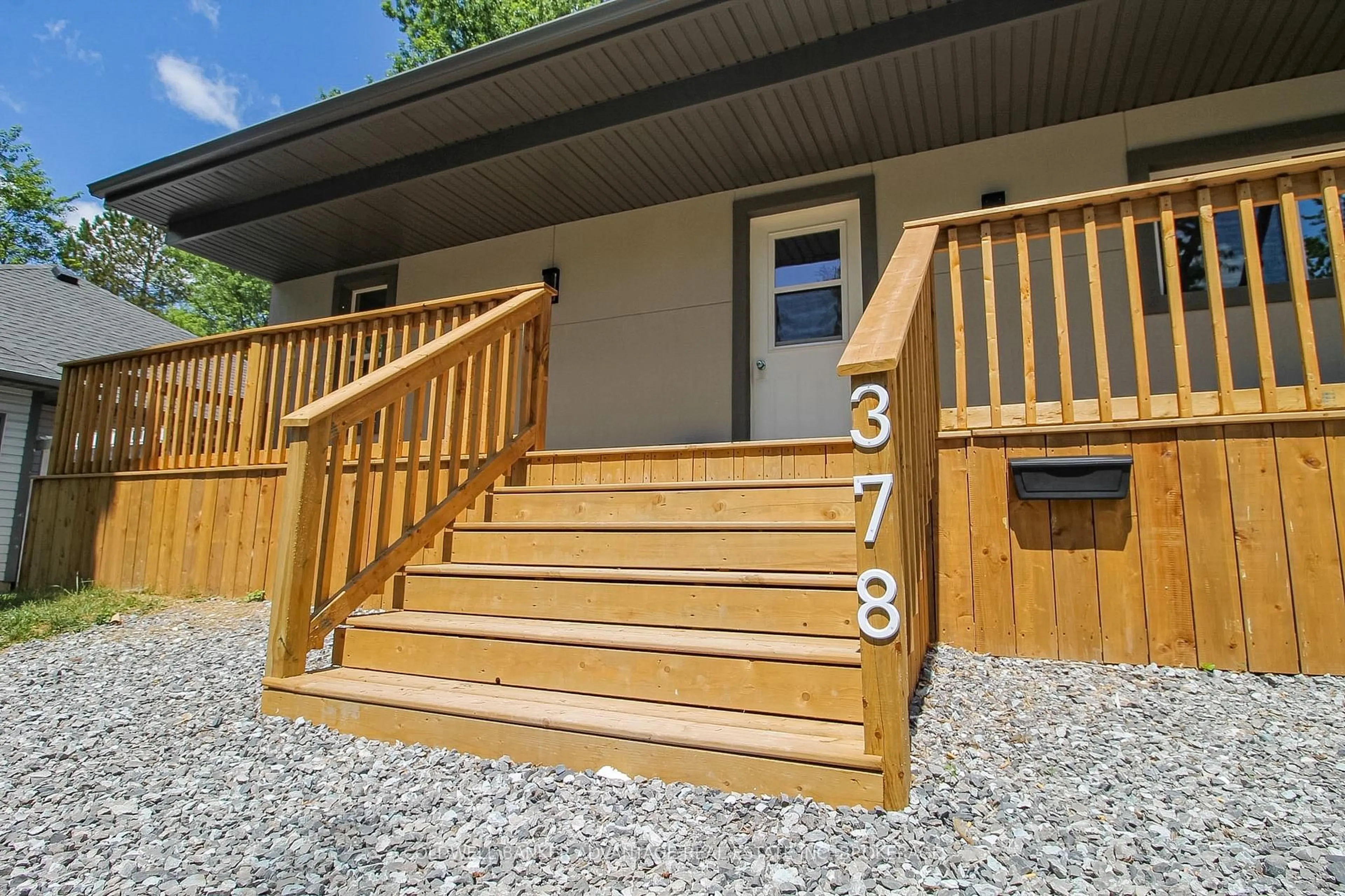 Patio, unknown for 378 Thorold Rd, Welland Ontario L3C 3W6