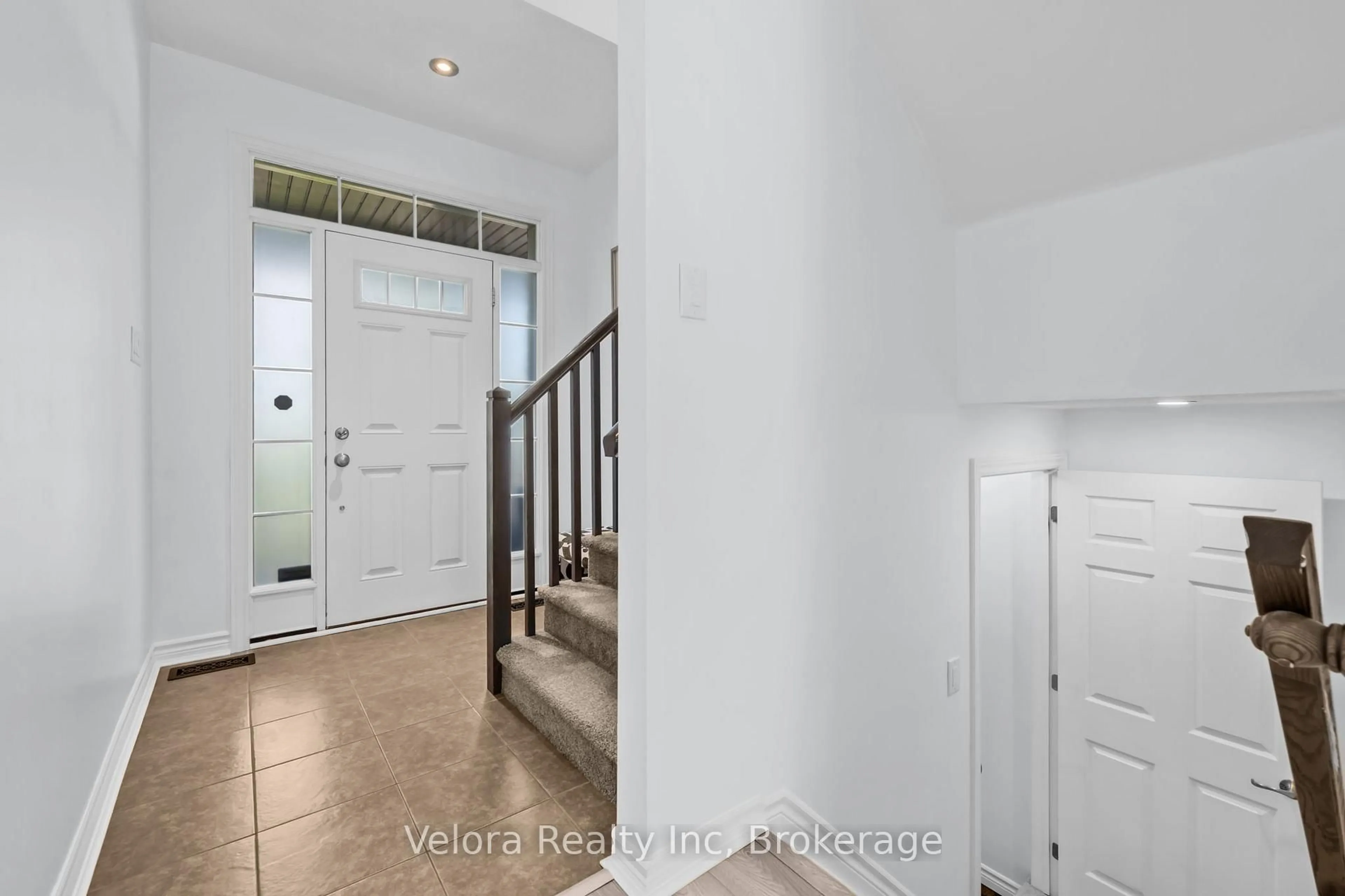 Indoor entryway for 165 Santolina St, Ottawa Ontario K2S 0W9