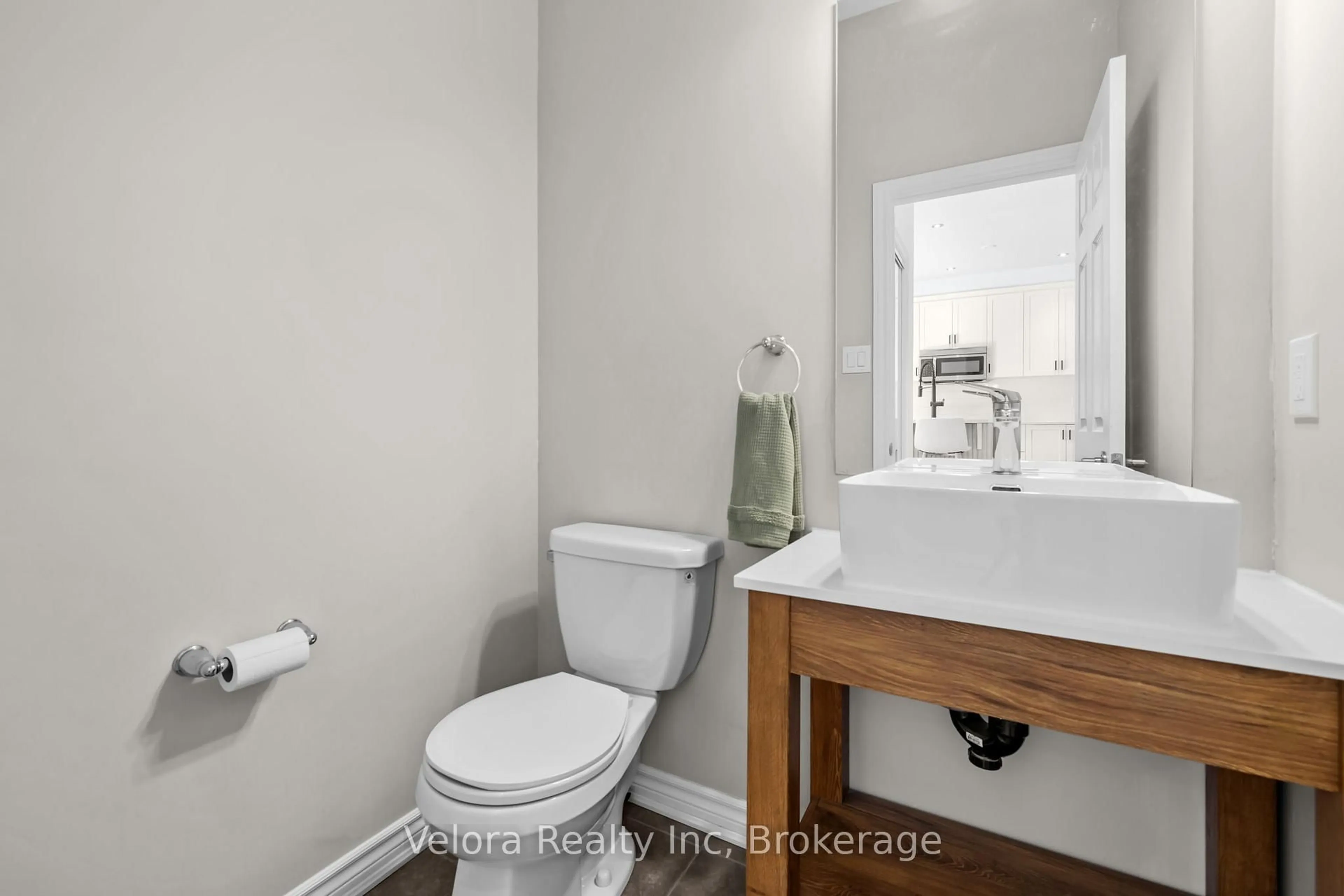 Standard bathroom, unknown for 165 Santolina St, Ottawa Ontario K2S 0W9