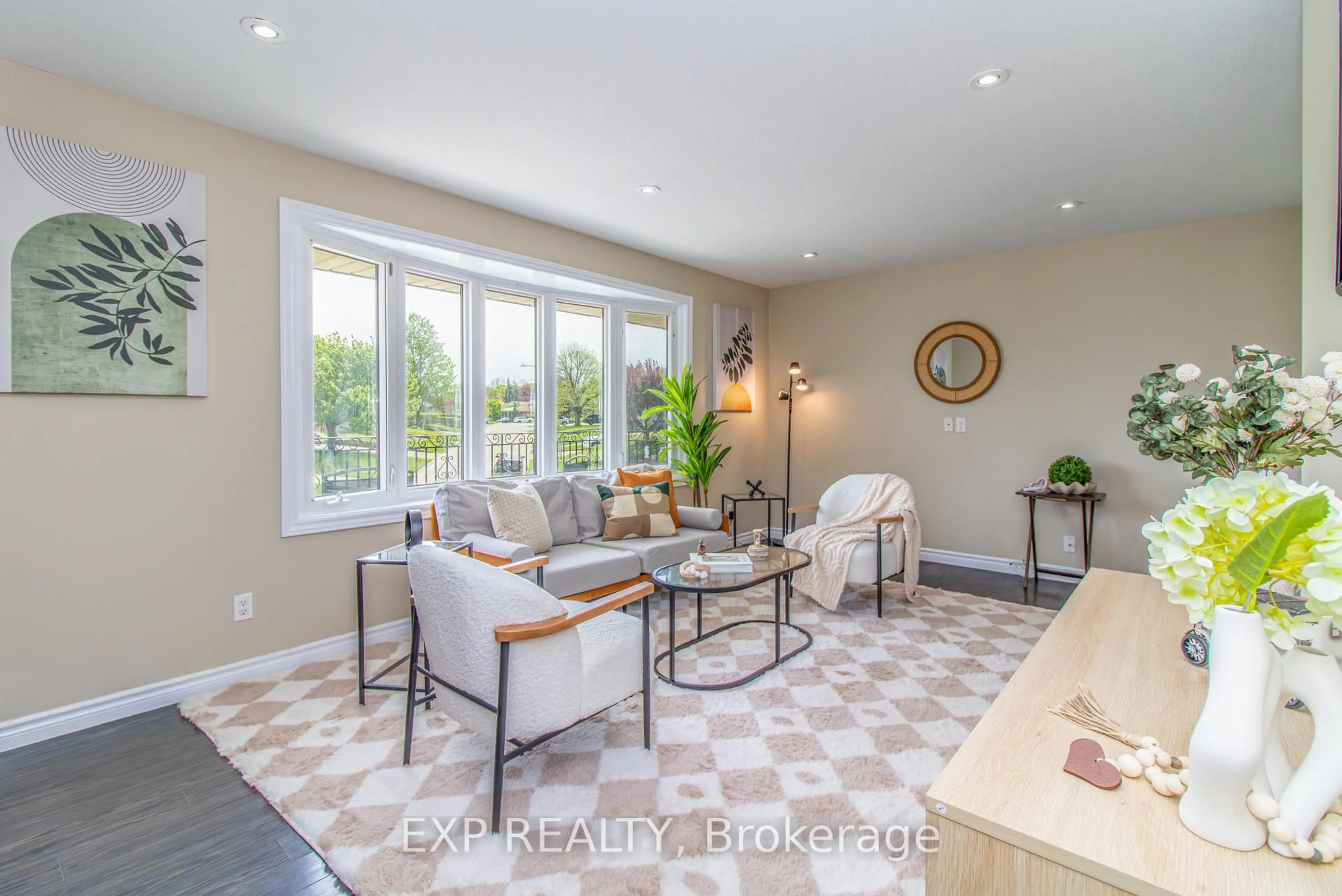 Living room with furniture, ceramic/tile floor for 35 Hillsborough Cres, Kitchener Ontario N2E 1J5