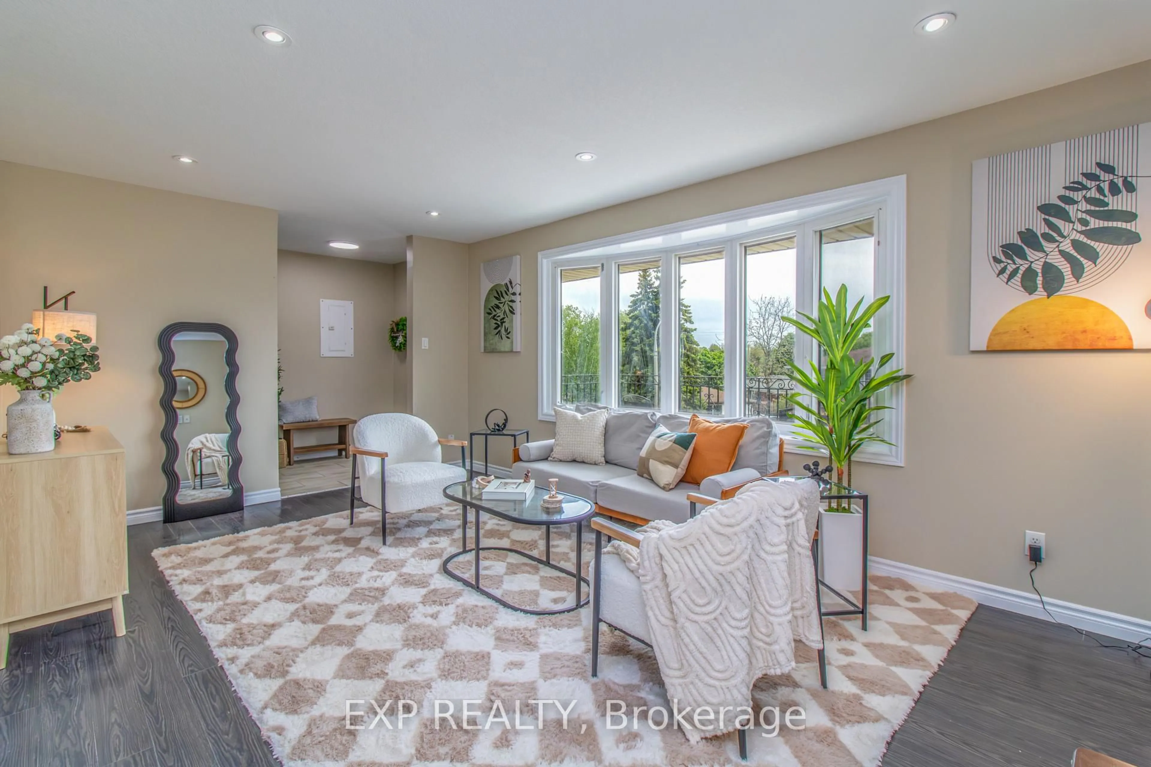 Living room with furniture, ceramic/tile floor for 35 Hillsborough Cres, Kitchener Ontario N2E 1J5