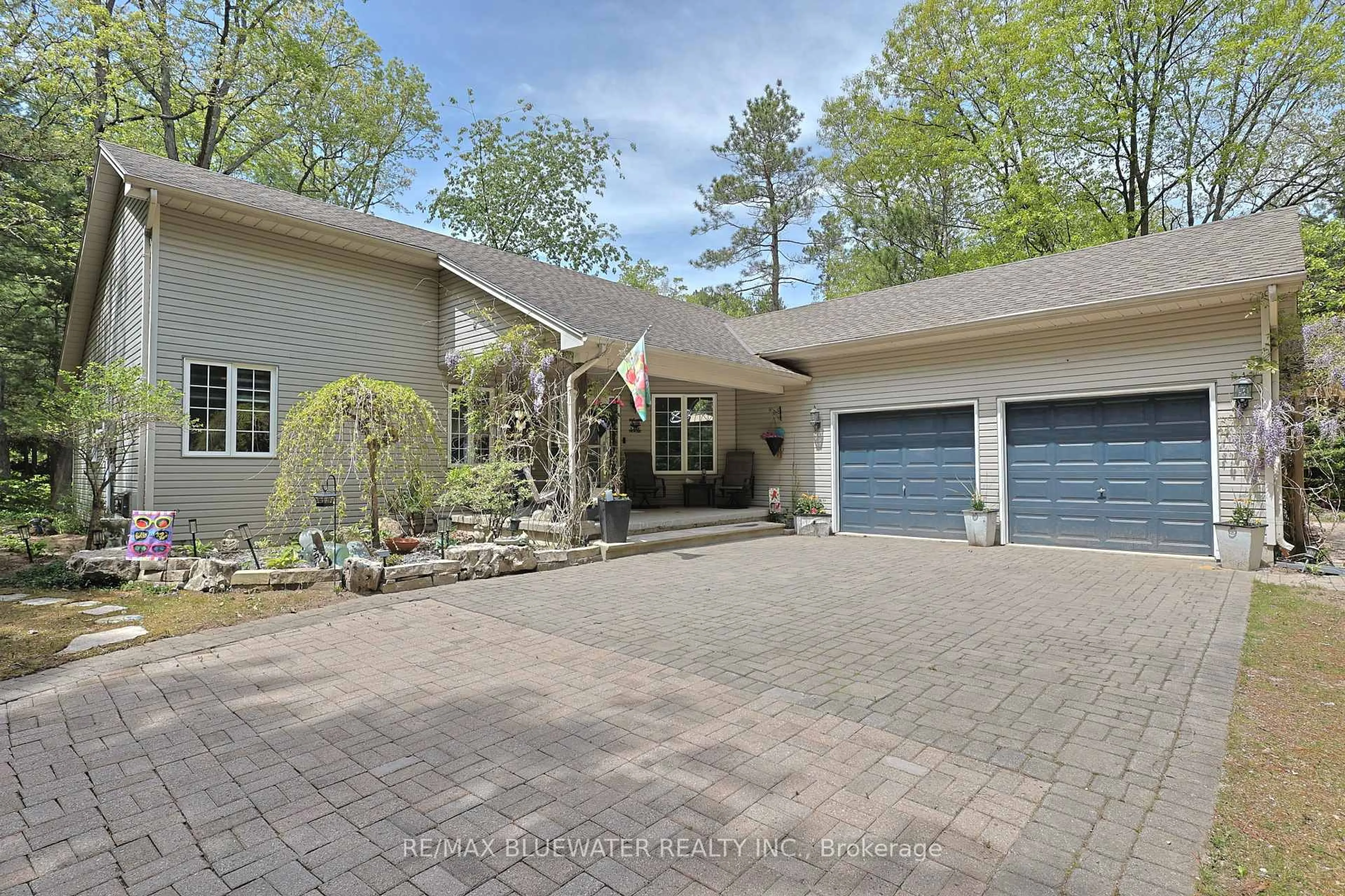 Unknown for 10419 Pinetree Dr, Lambton Shores Ontario N0M 1T0