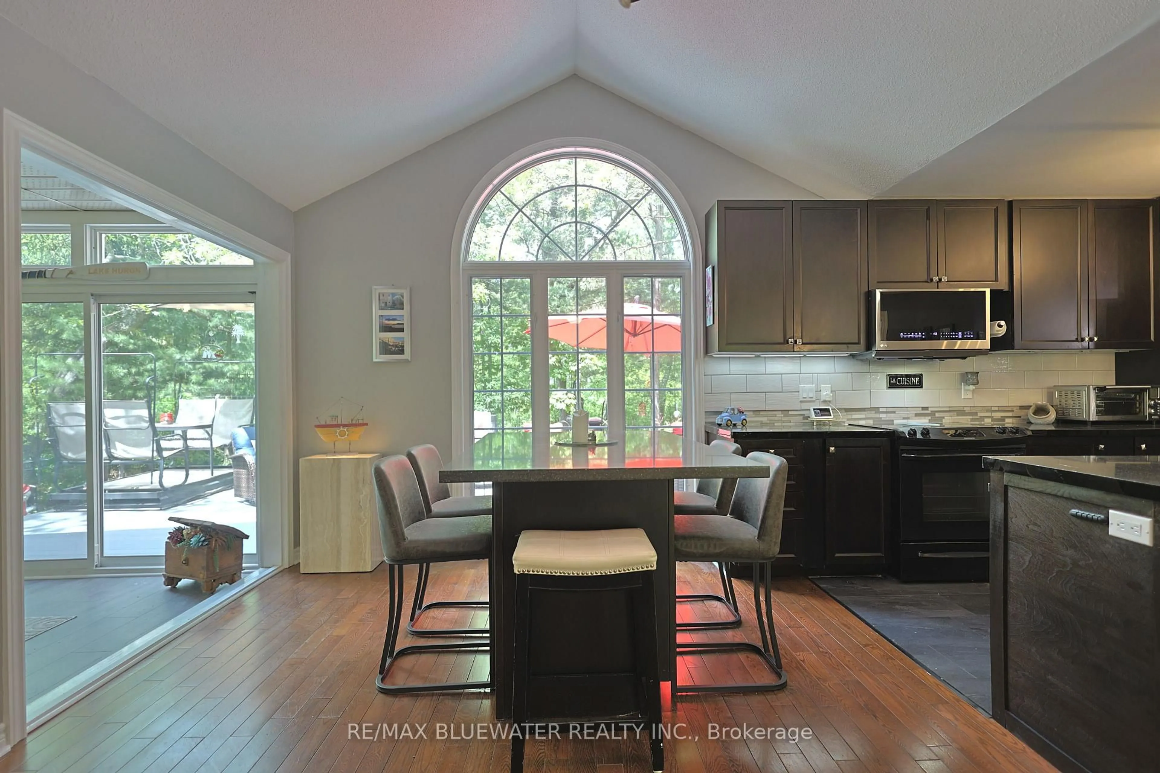 Open concept kitchen, unknown for 10419 Pinetree Dr, Lambton Shores Ontario N0M 1T0