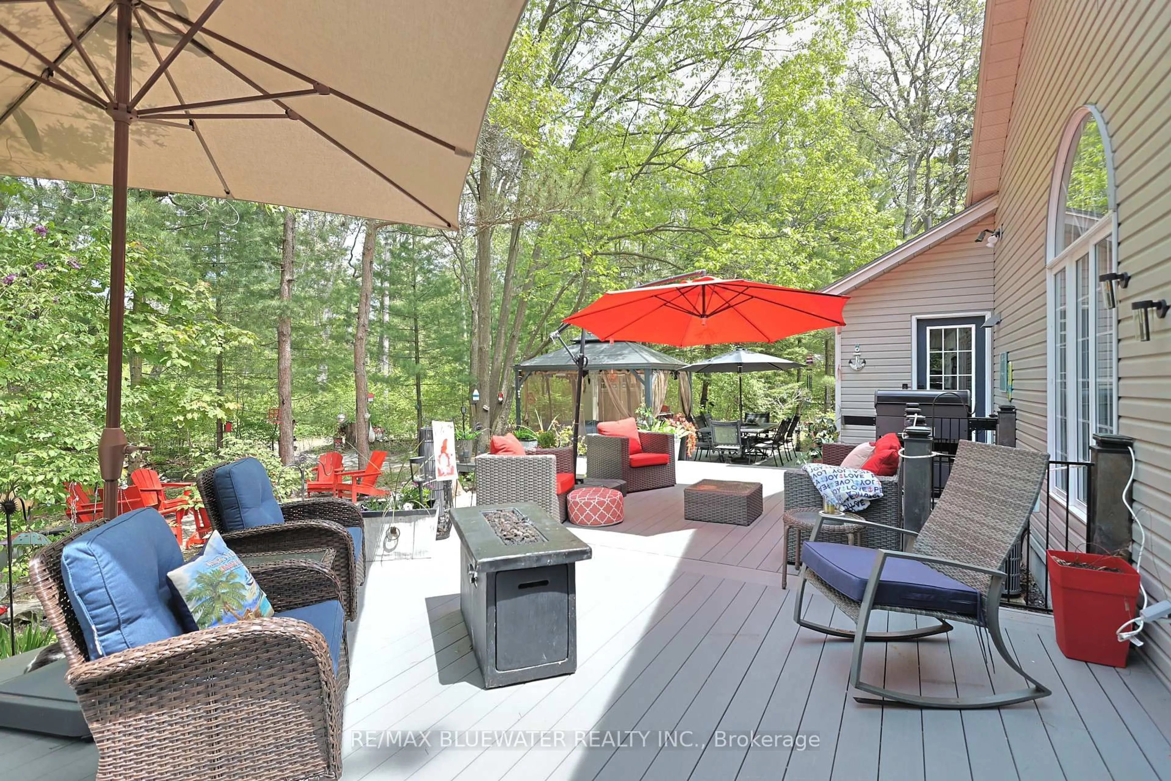 Patio, unknown for 10419 Pinetree Dr, Lambton Shores Ontario N0M 1T0