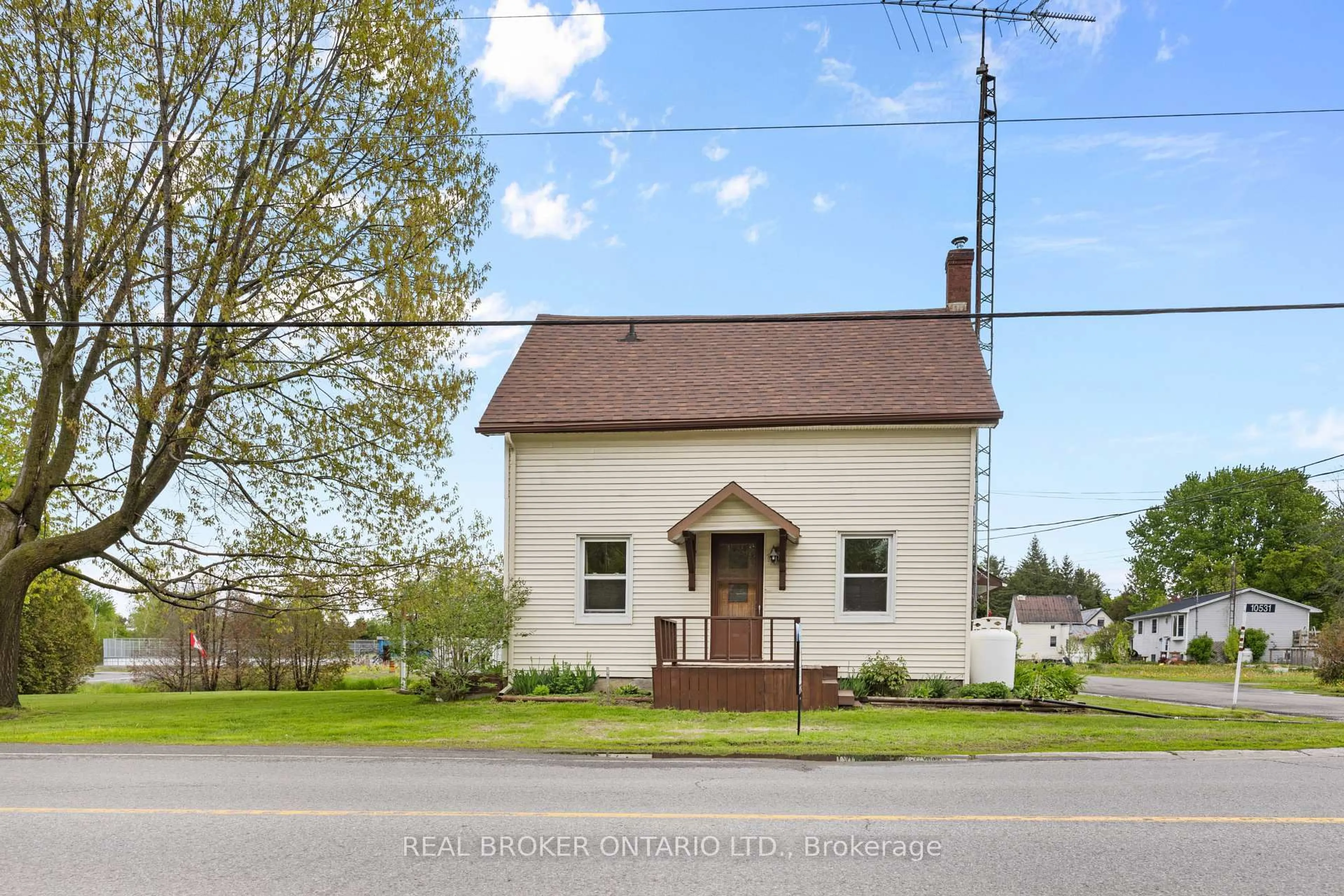 A pic from outside/outdoor area/front of a property/back of a property/a pic from drone, building for 10531 Kelso Street R.R.#2 St, North Dundas Ontario K0E 1S0