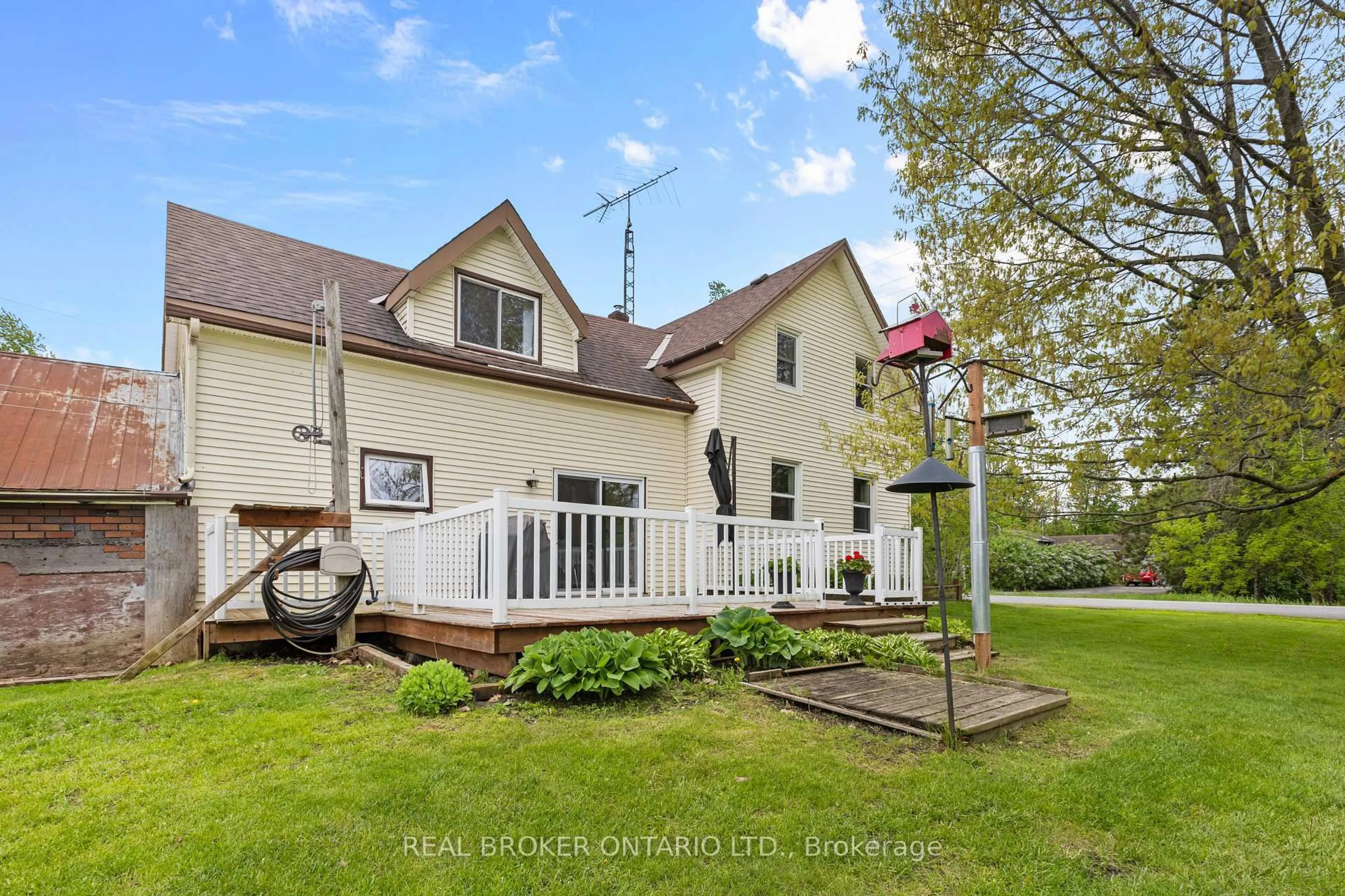 A pic from outside/outdoor area/front of a property/back of a property/a pic from drone, unknown for 10531 Kelso Street R.R.#2 St, North Dundas Ontario K0E 1S0
