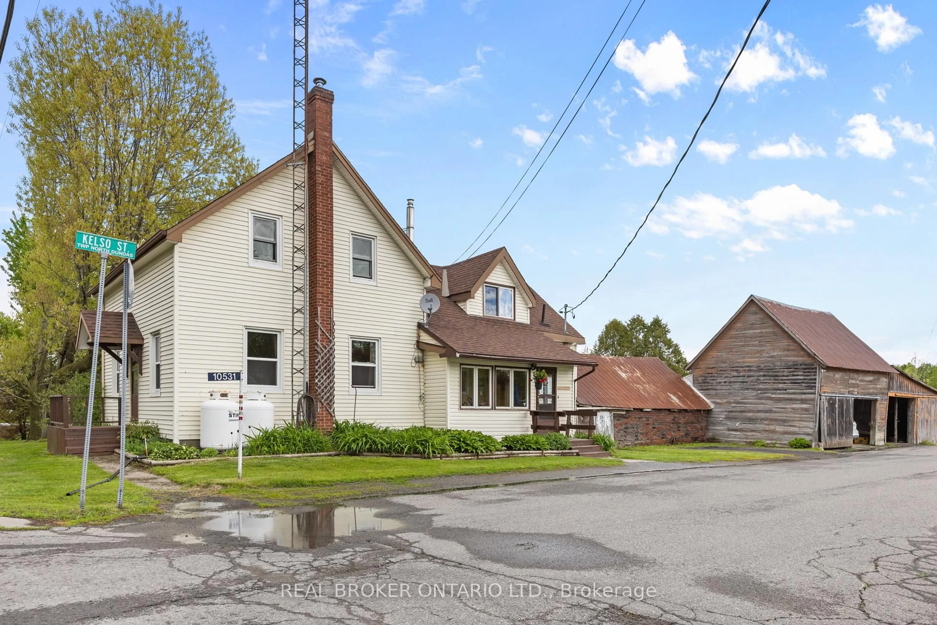 A pic from outside/outdoor area/front of a property/back of a property/a pic from drone, street for 10531 Kelso Street R.R.#2 St, North Dundas Ontario K0E 1S0