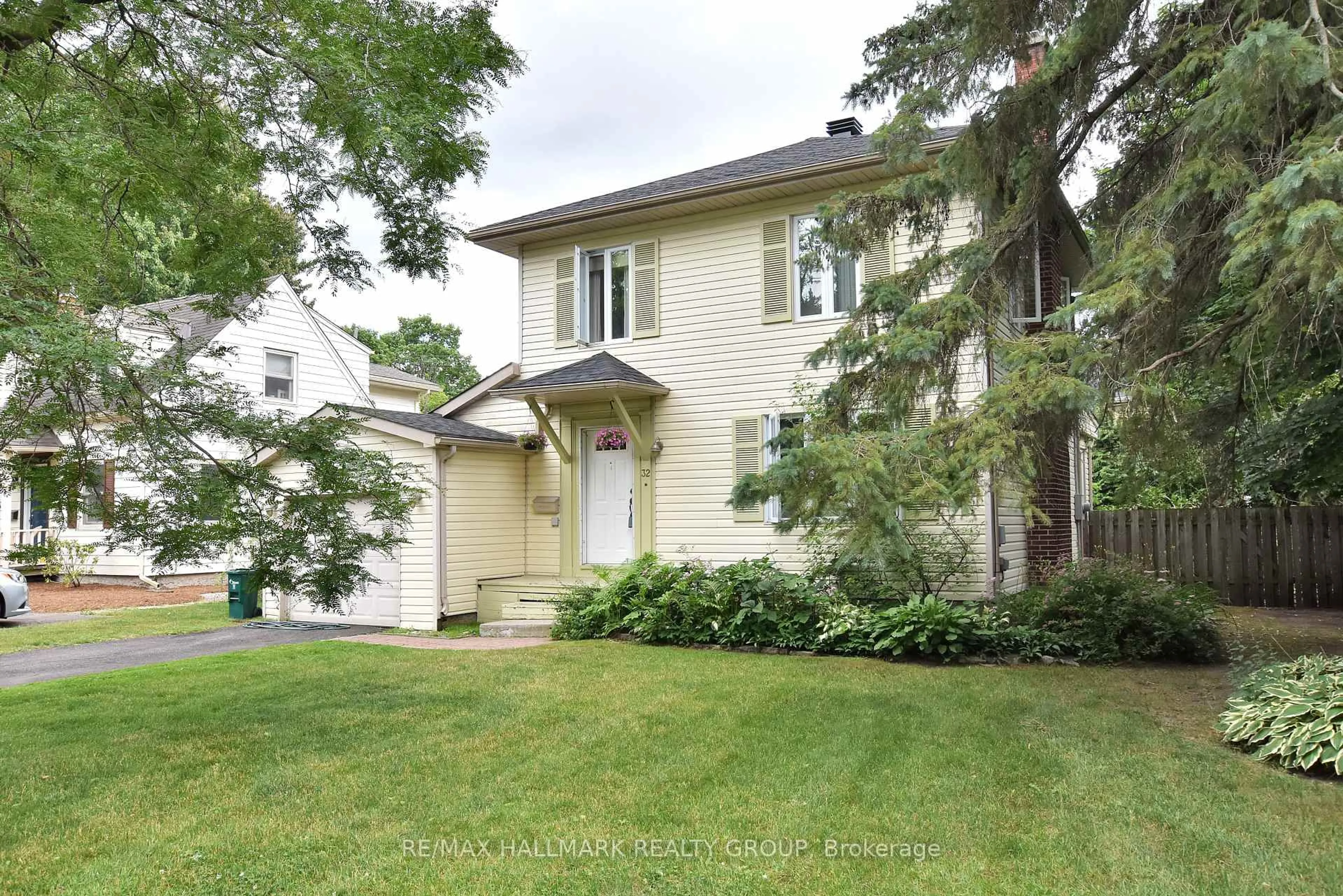 Unknown for 32 Arundel Ave, Ottawa Ontario K1K 0B6