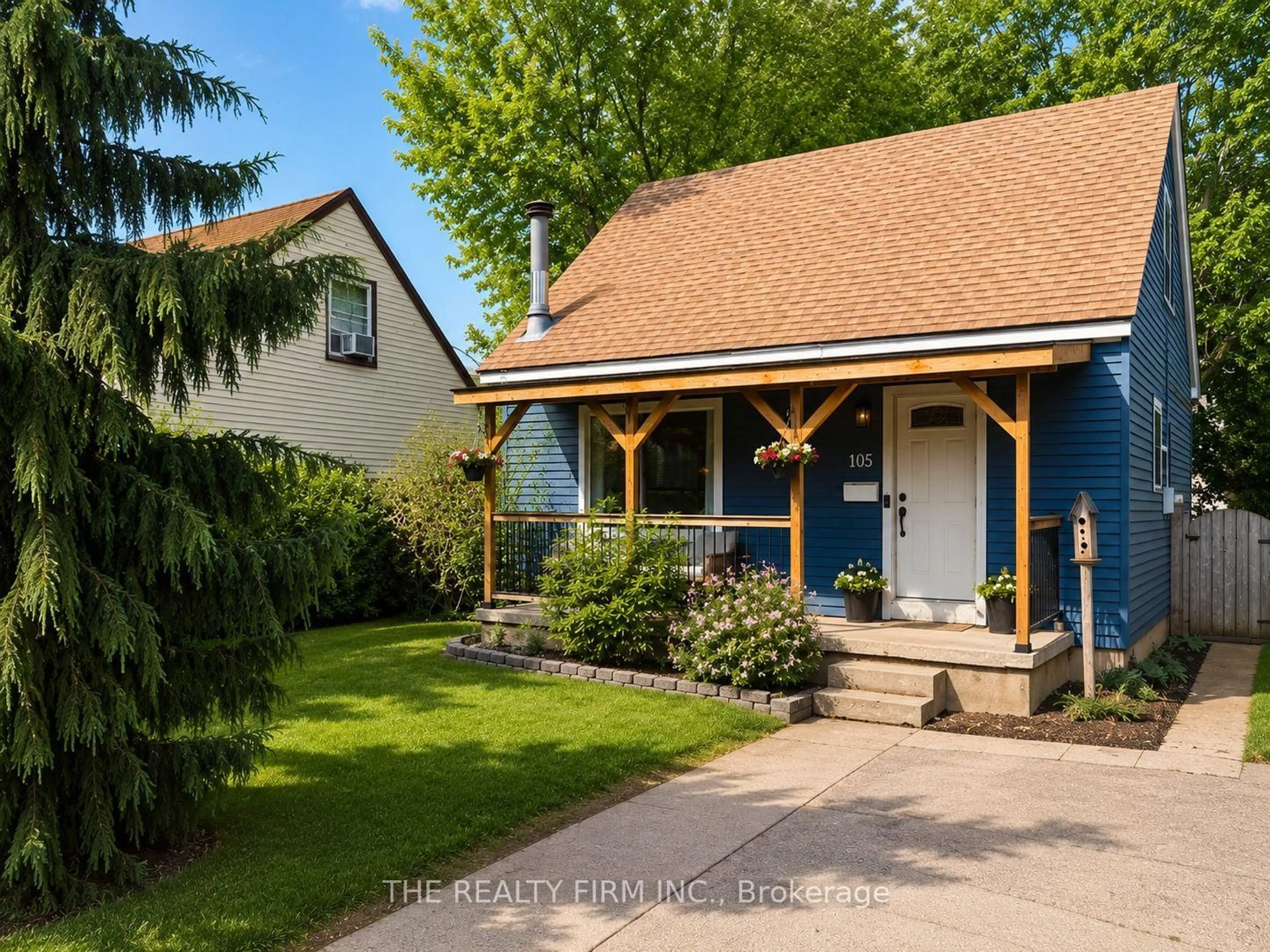 Home with vinyl exterior material, street for 105 Pine Lawn Ave, London East Ontario N5Z 2R1