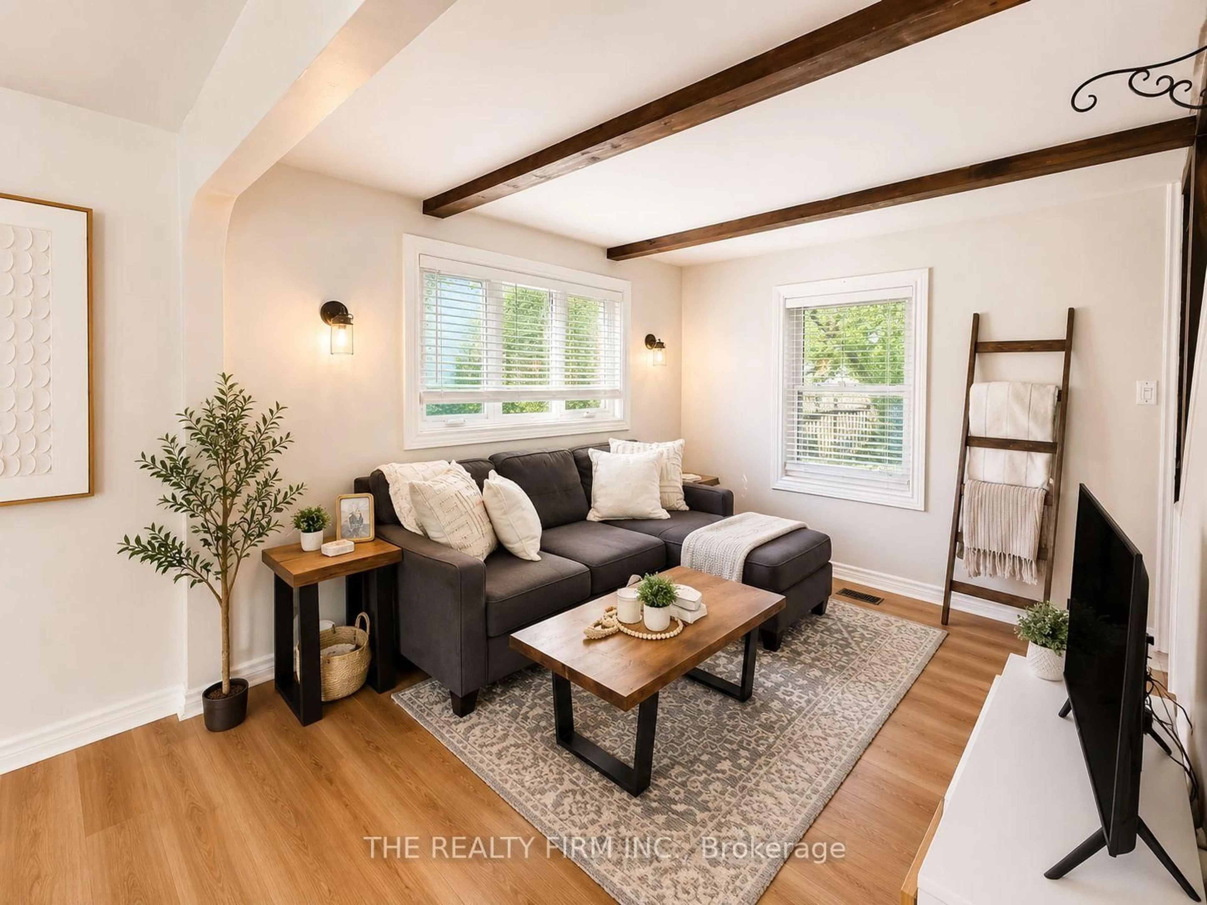 Living room with furniture, wood/laminate floor for 105 Pine Lawn Ave, London East Ontario N5Z 2R1