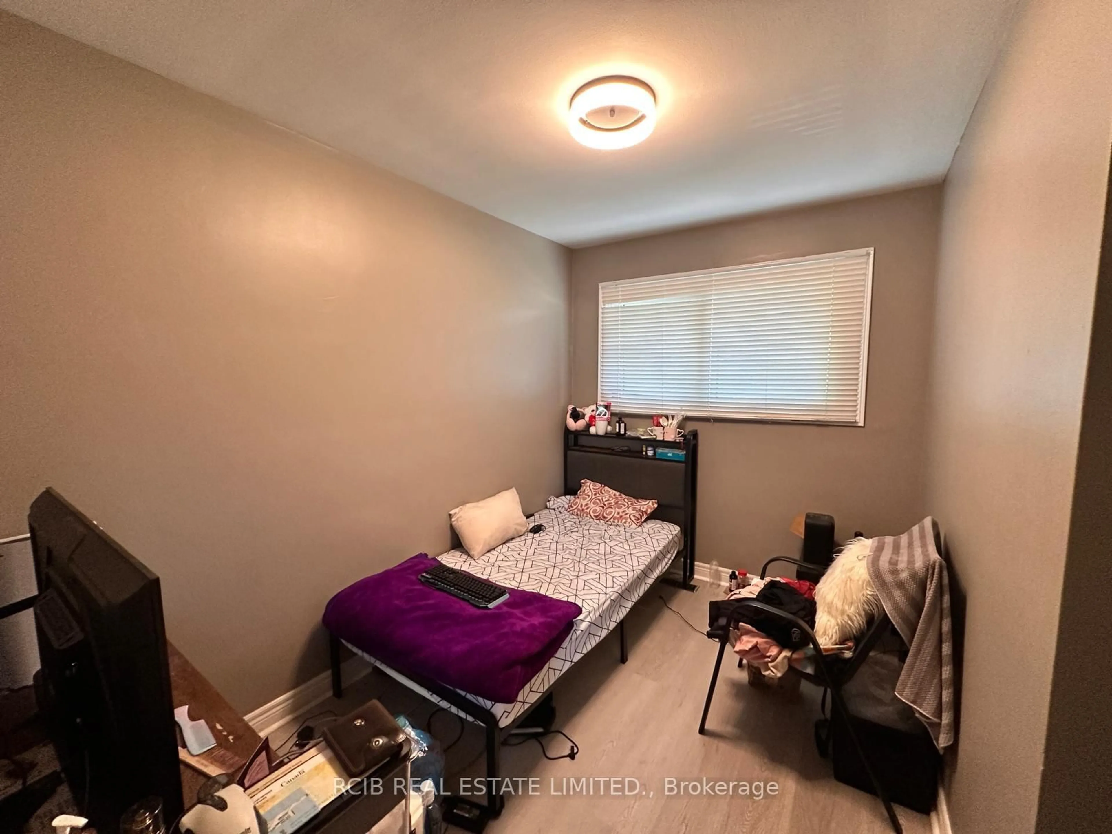 A pic of a room for 1302 Hillcrest Ave, London East Ontario N5Y 4N5