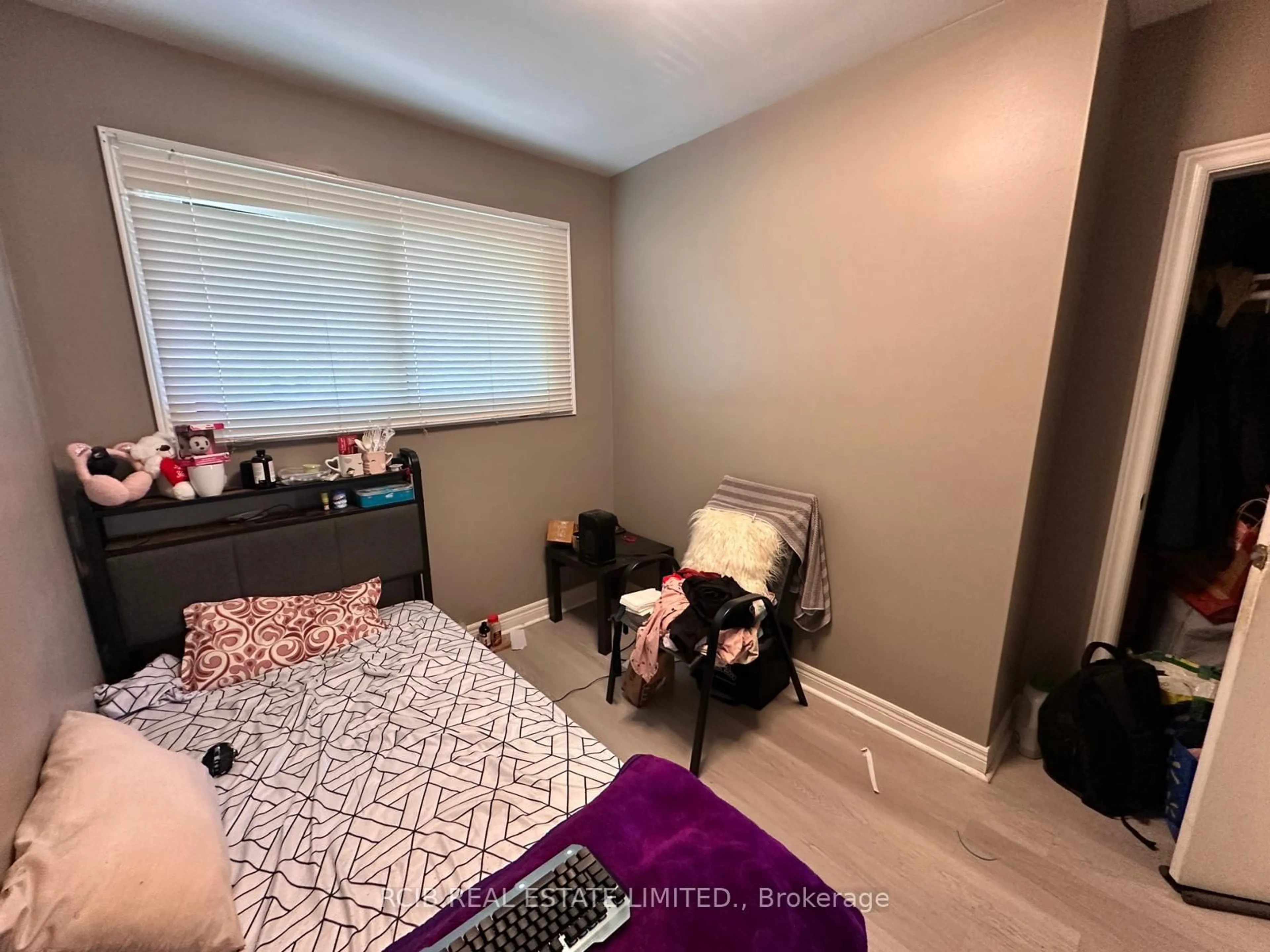 A pic of a room for 1302 Hillcrest Ave, London East Ontario N5Y 4N5