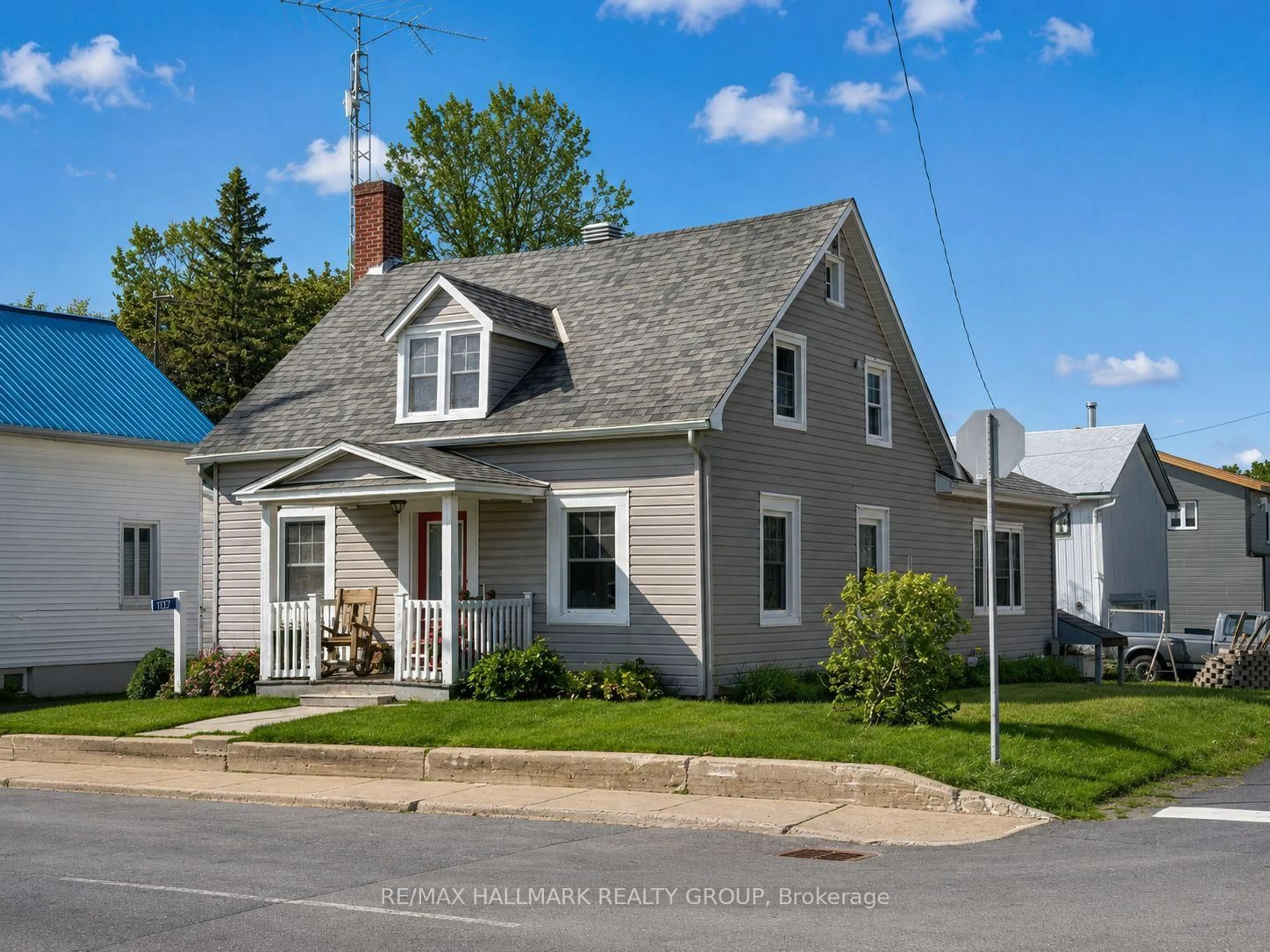 Home with vinyl exterior material, street for 1127 Labrosse Rd, Hawkesbury Ontario K0B 1P0