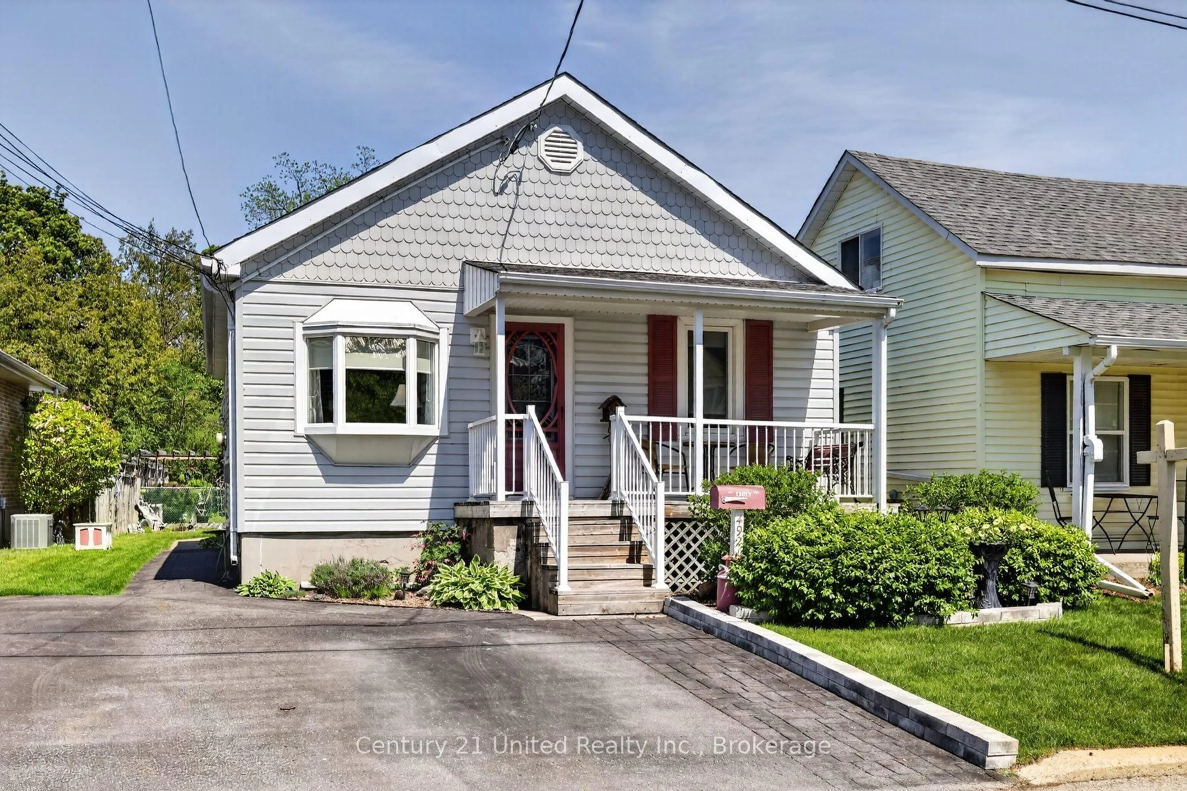 Home with vinyl exterior material, street for 492 Cross St, Peterborough Ontario K9H 4T2