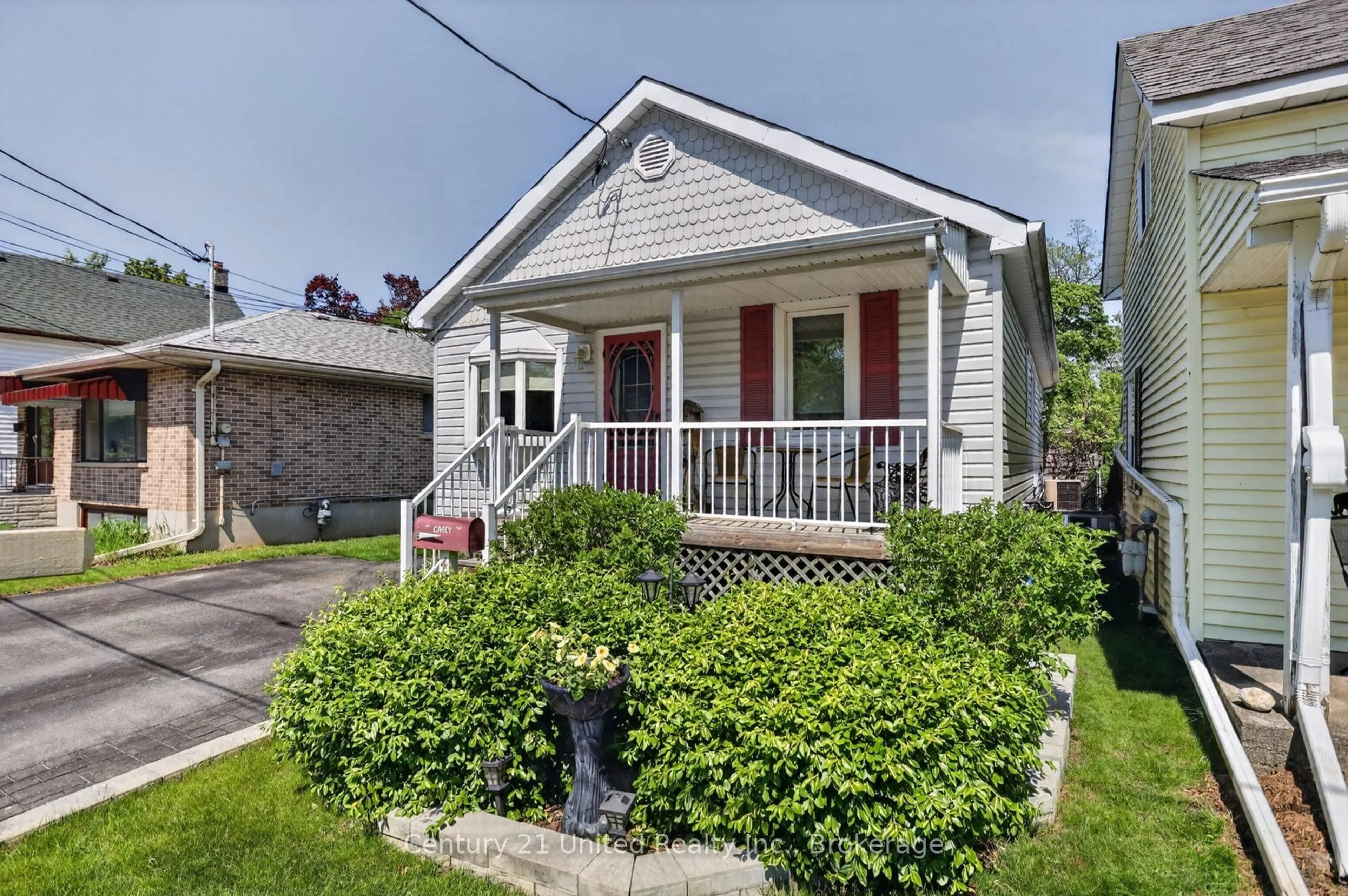 Unknown for 492 Cross St, Peterborough Ontario K9H 4T2
