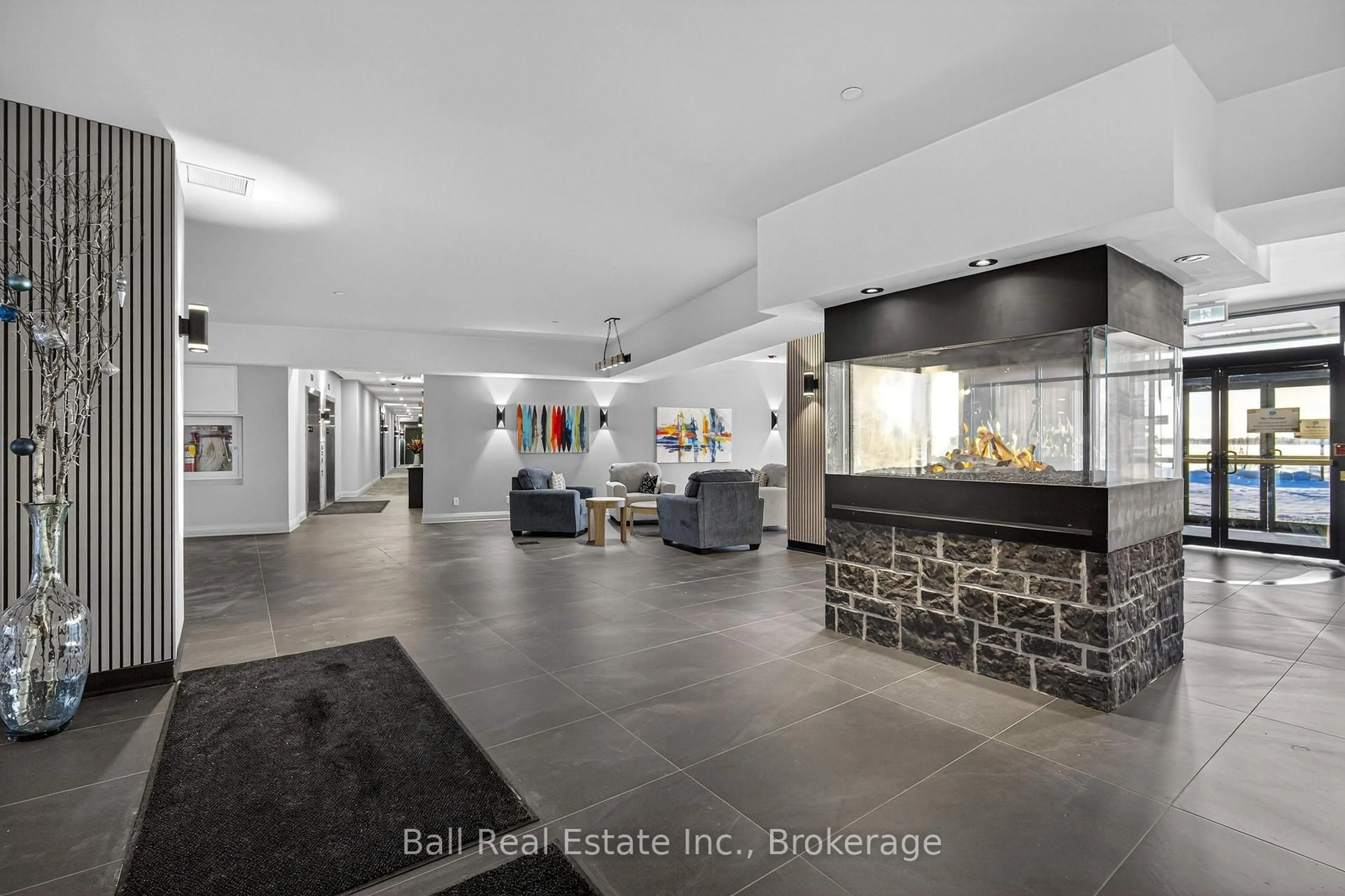 Indoor foyer for 99 Louisa St #107, Kawartha Lakes Ontario K0M 1N0