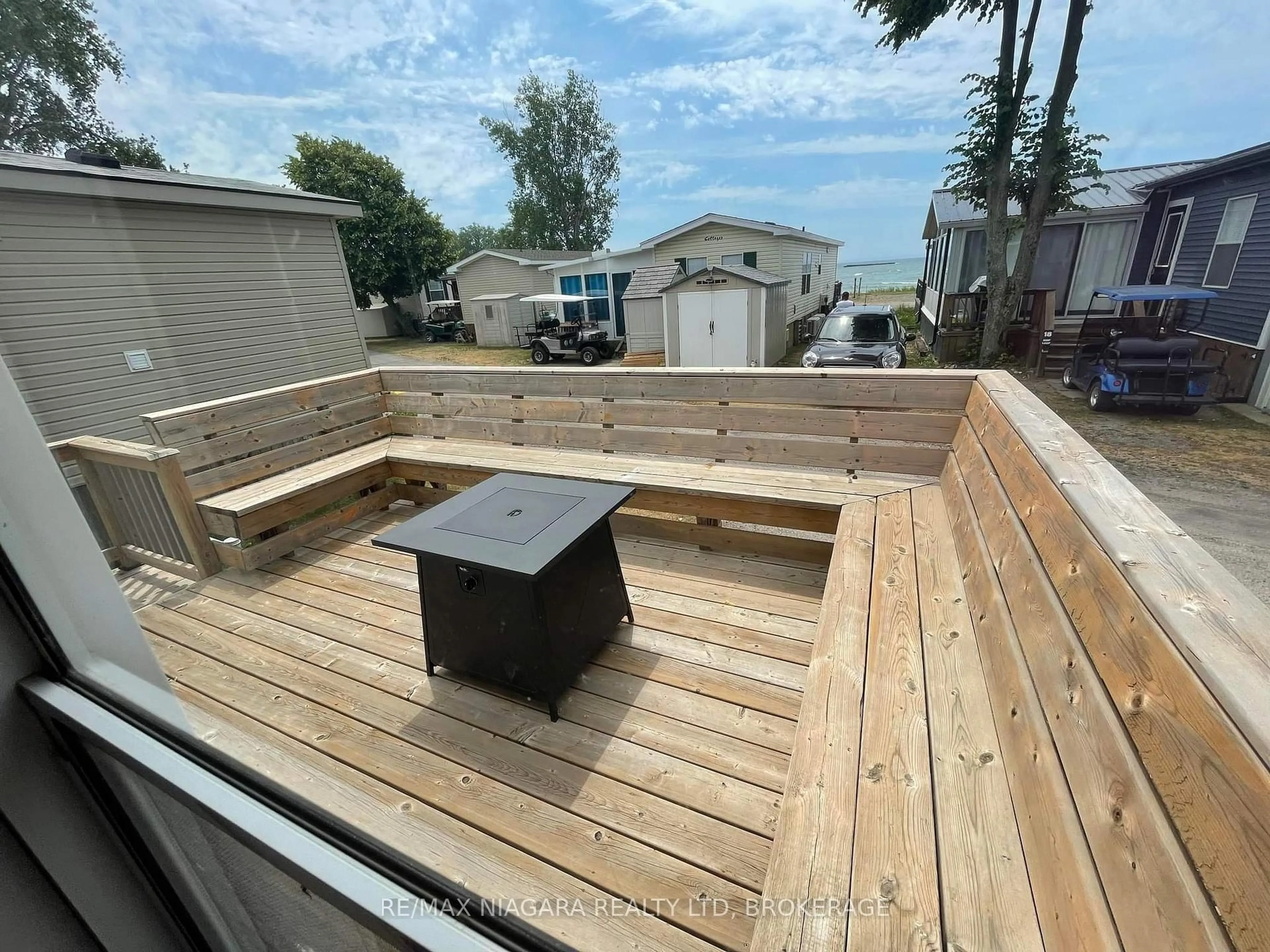 Patio, street for 17 Mariner Cres, Port Colborne Ontario L0S 1R0