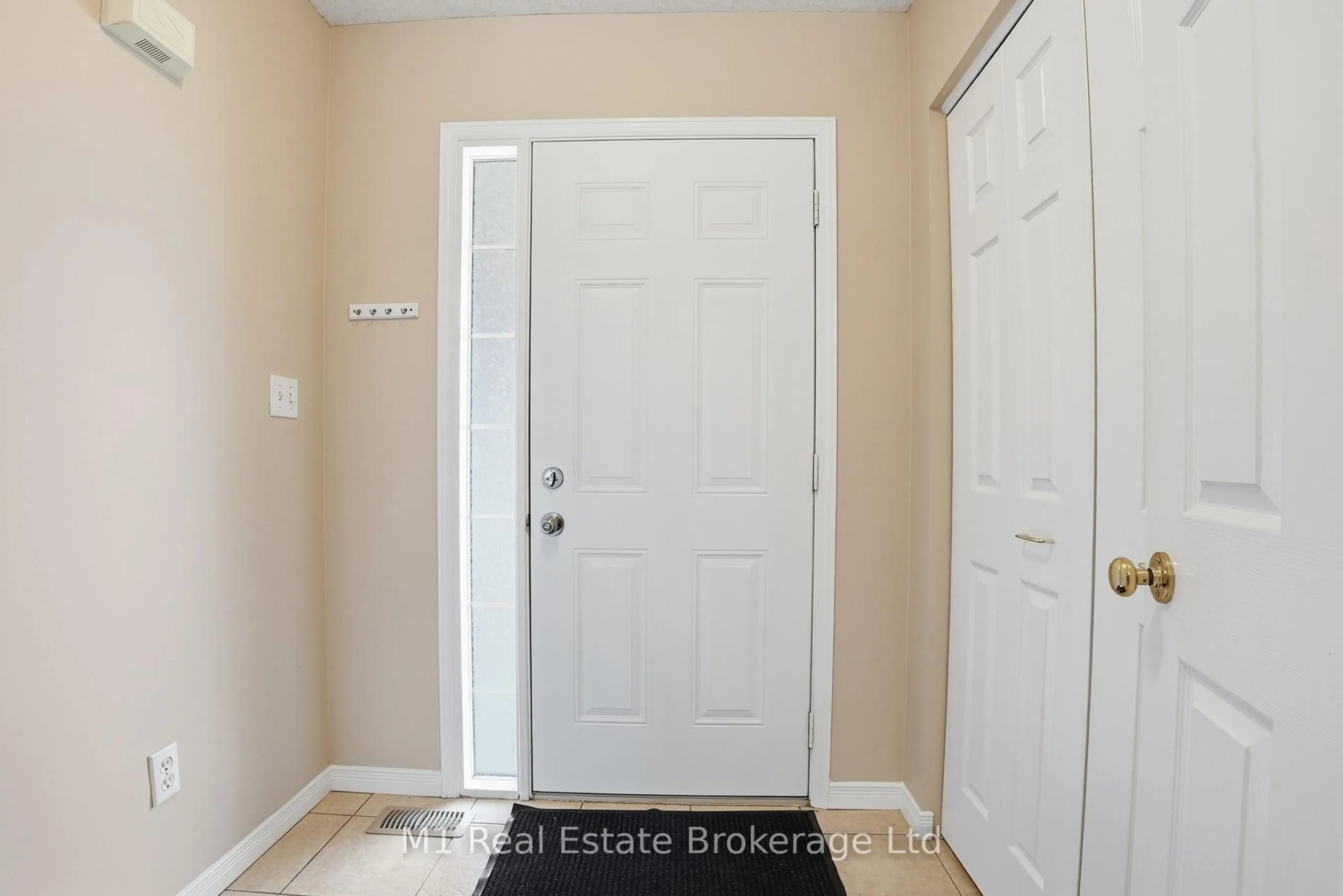 Indoor entryway for 8 Ralston Dr, Guelph Ontario N1E 0C3