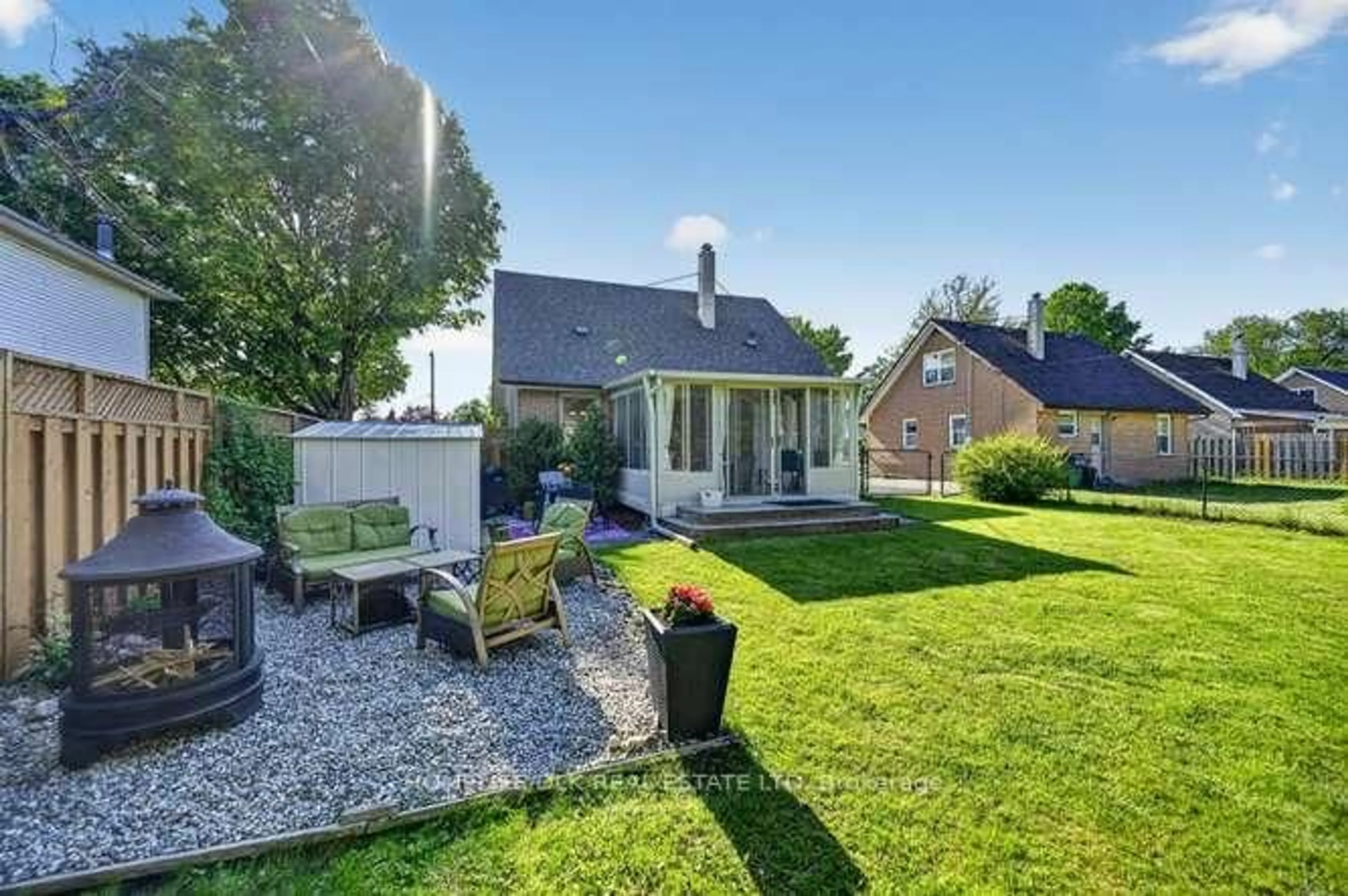 A pic from outside/outdoor area/front of a property/back of a property/a pic from drone, street for 61 Salisbury Ave, Brockville Ontario K6V 2T6
