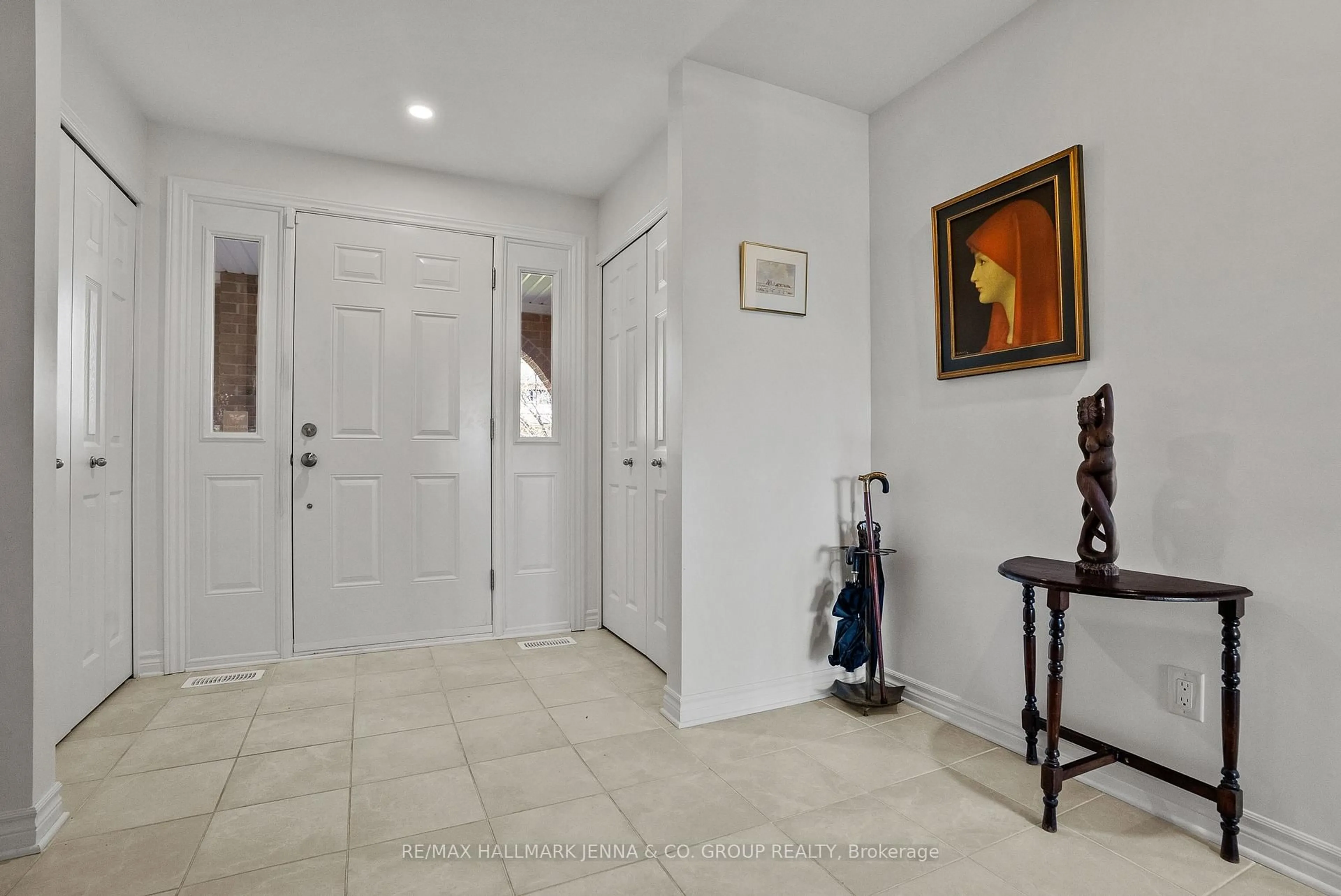 Indoor entryway for 43 Elke Dr, Barrhaven Ontario K2J 2B9