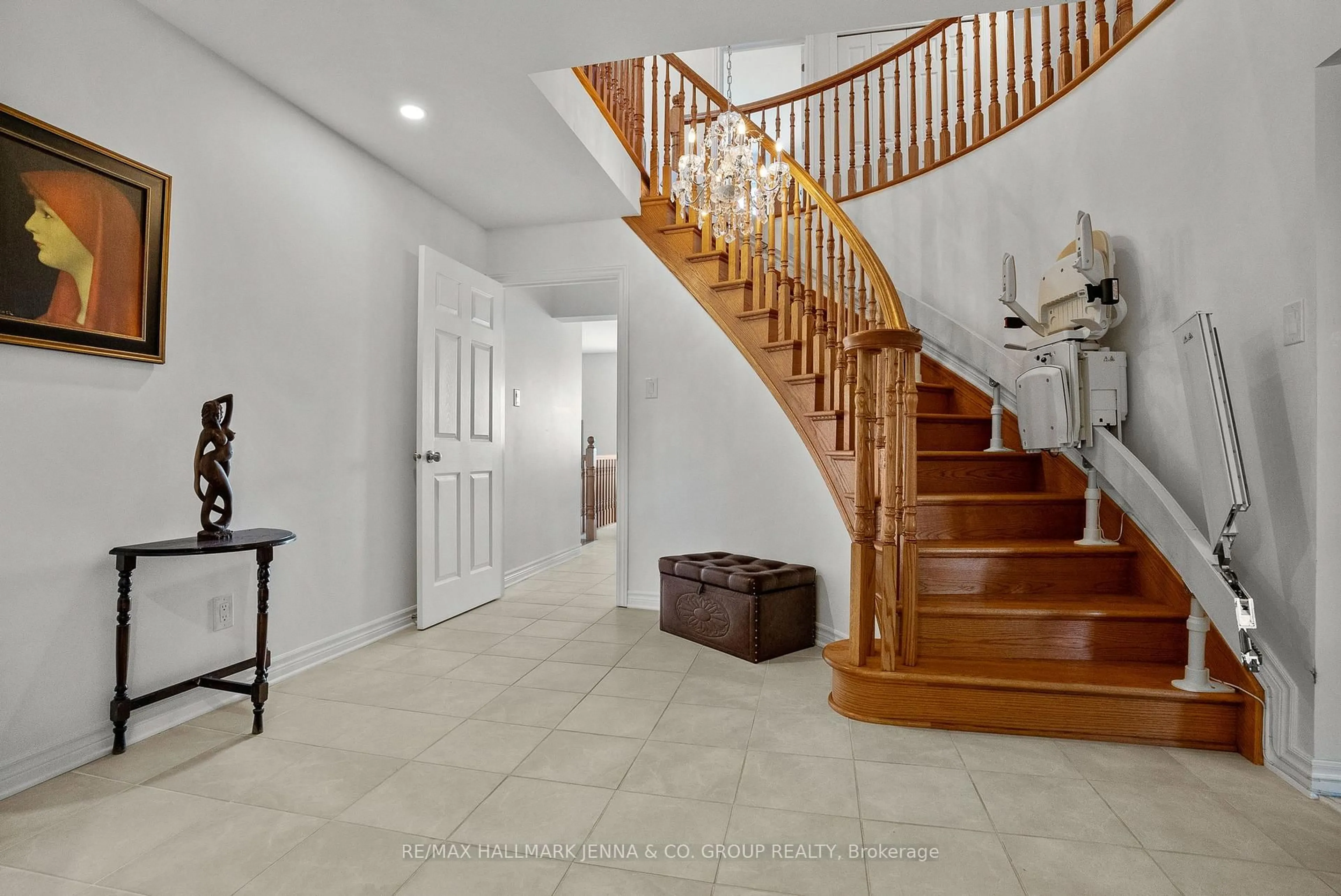 Indoor foyer for 43 Elke Dr, Barrhaven Ontario K2J 2B9