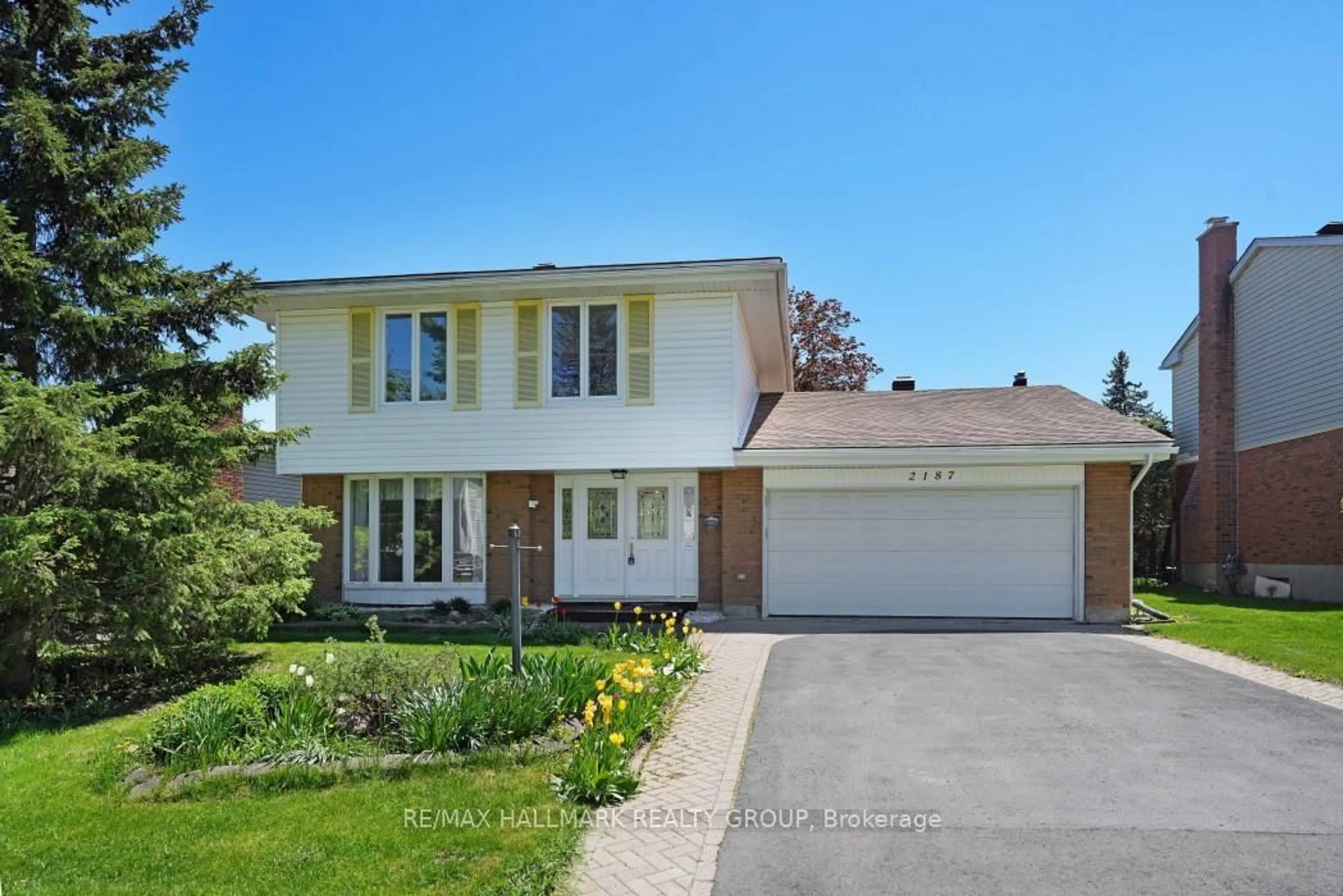 Home with brick exterior material, street for 2187 Hamelin Cres, Ottawa Ontario K1J 6K9