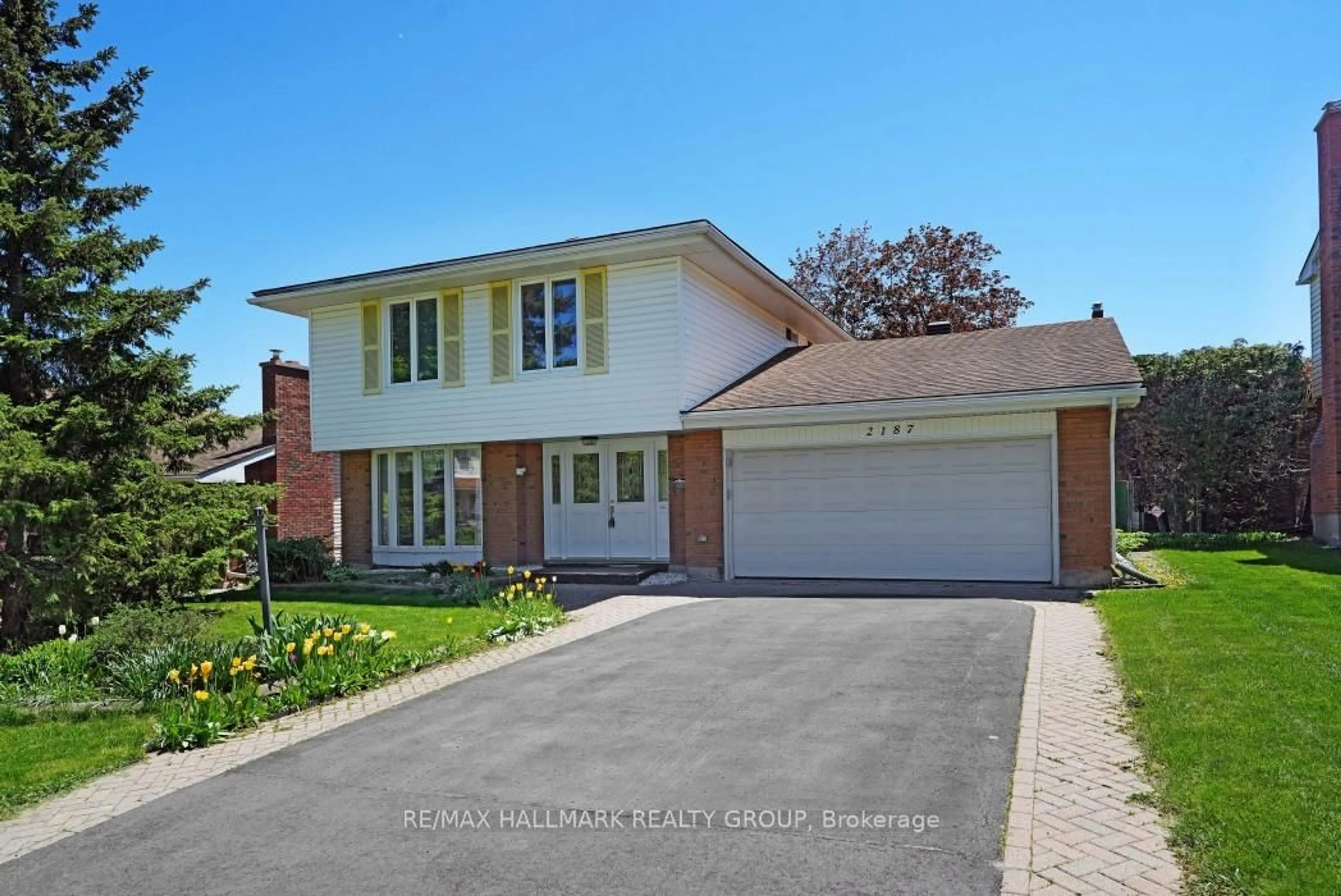 Home with brick exterior material, street for 2187 Hamelin Cres, Ottawa Ontario K1J 6K9