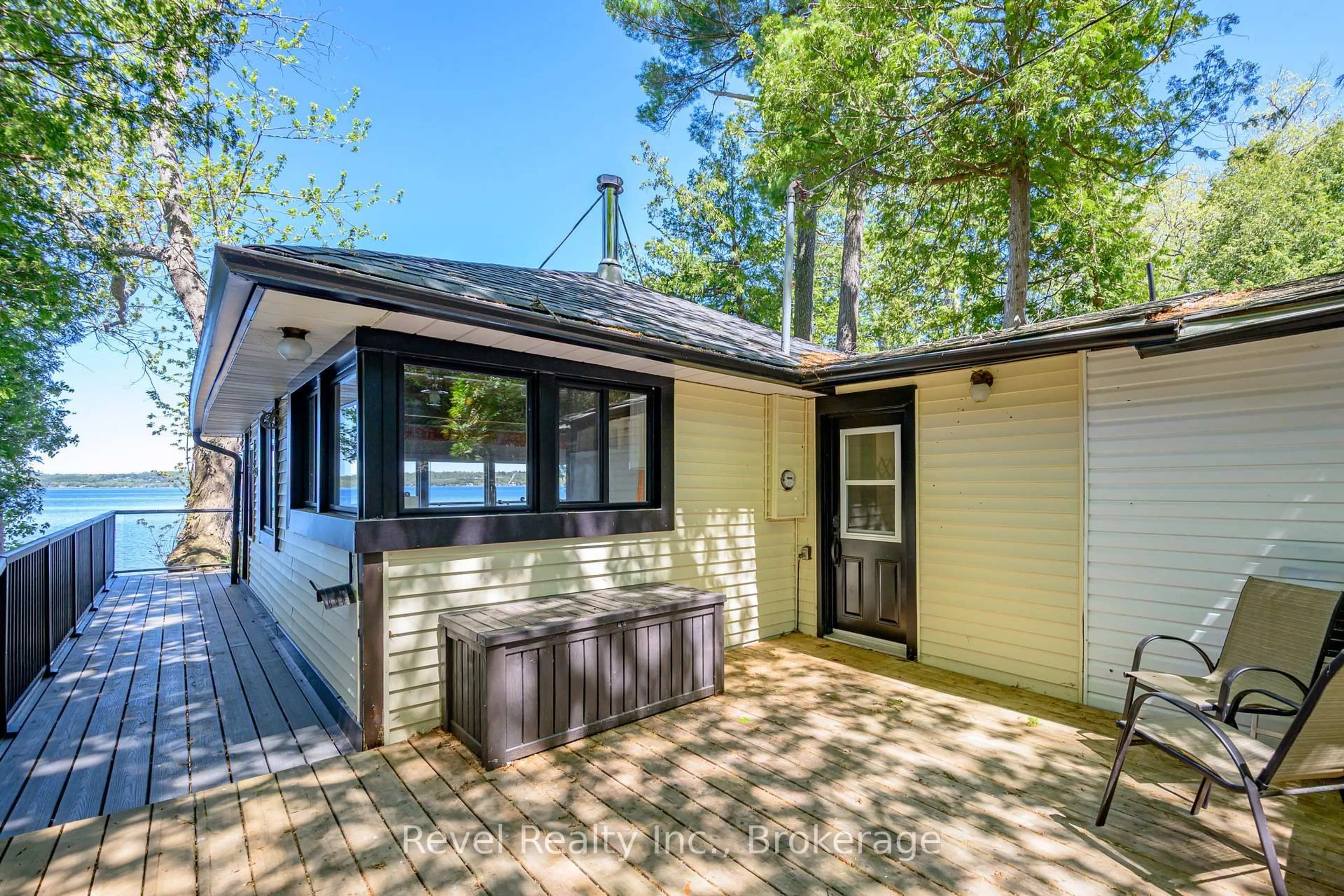 Home with vinyl exterior material, unknown for 8004 Taits Beach Rd, Hamilton Township Ontario K0L 1E0