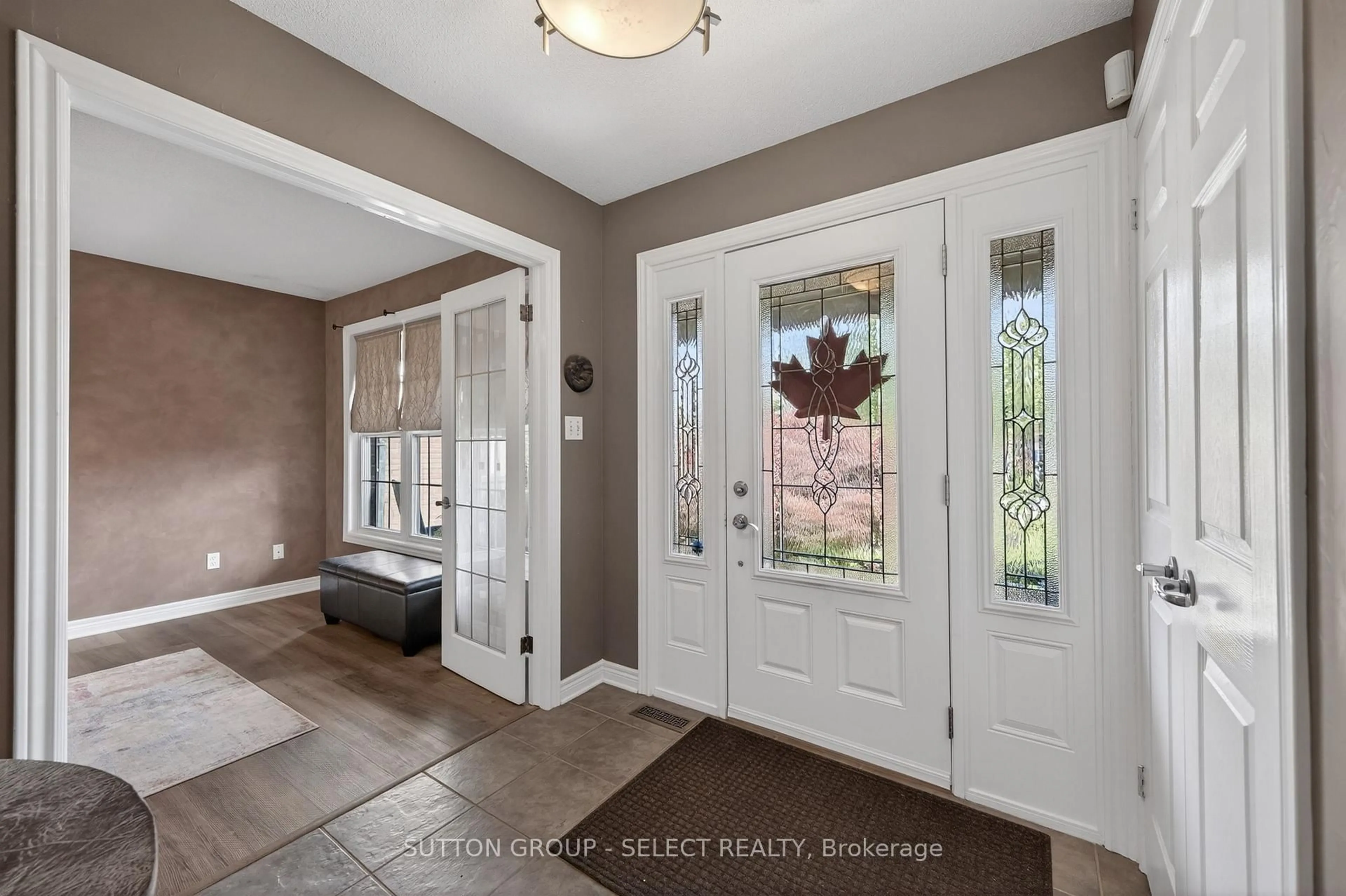 Indoor entryway for 1864 Downes Crt, London North Ontario N6G 5E8