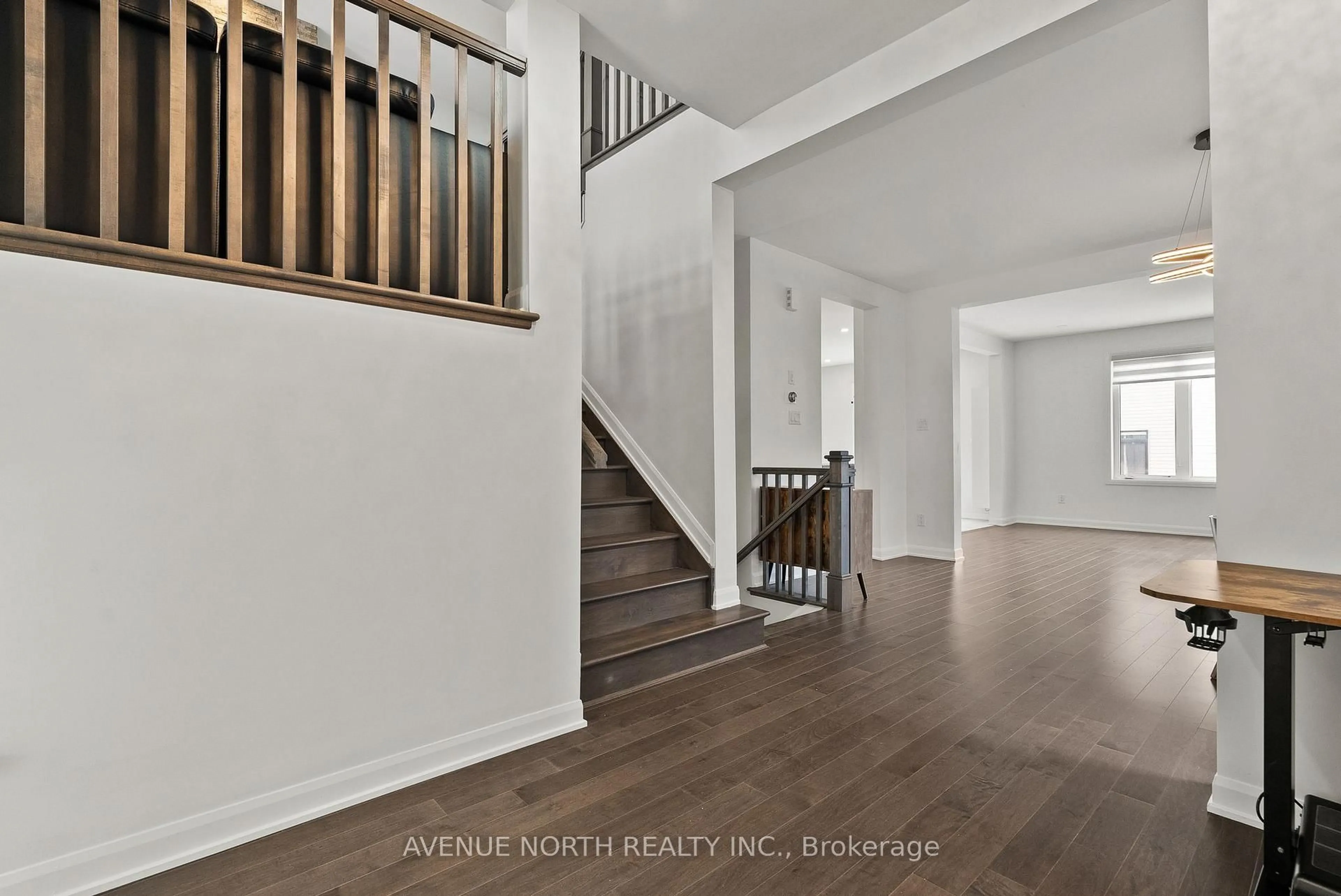 Indoor entryway for 17 Fossa Terr, Ottawa Ontario K2J 6W4