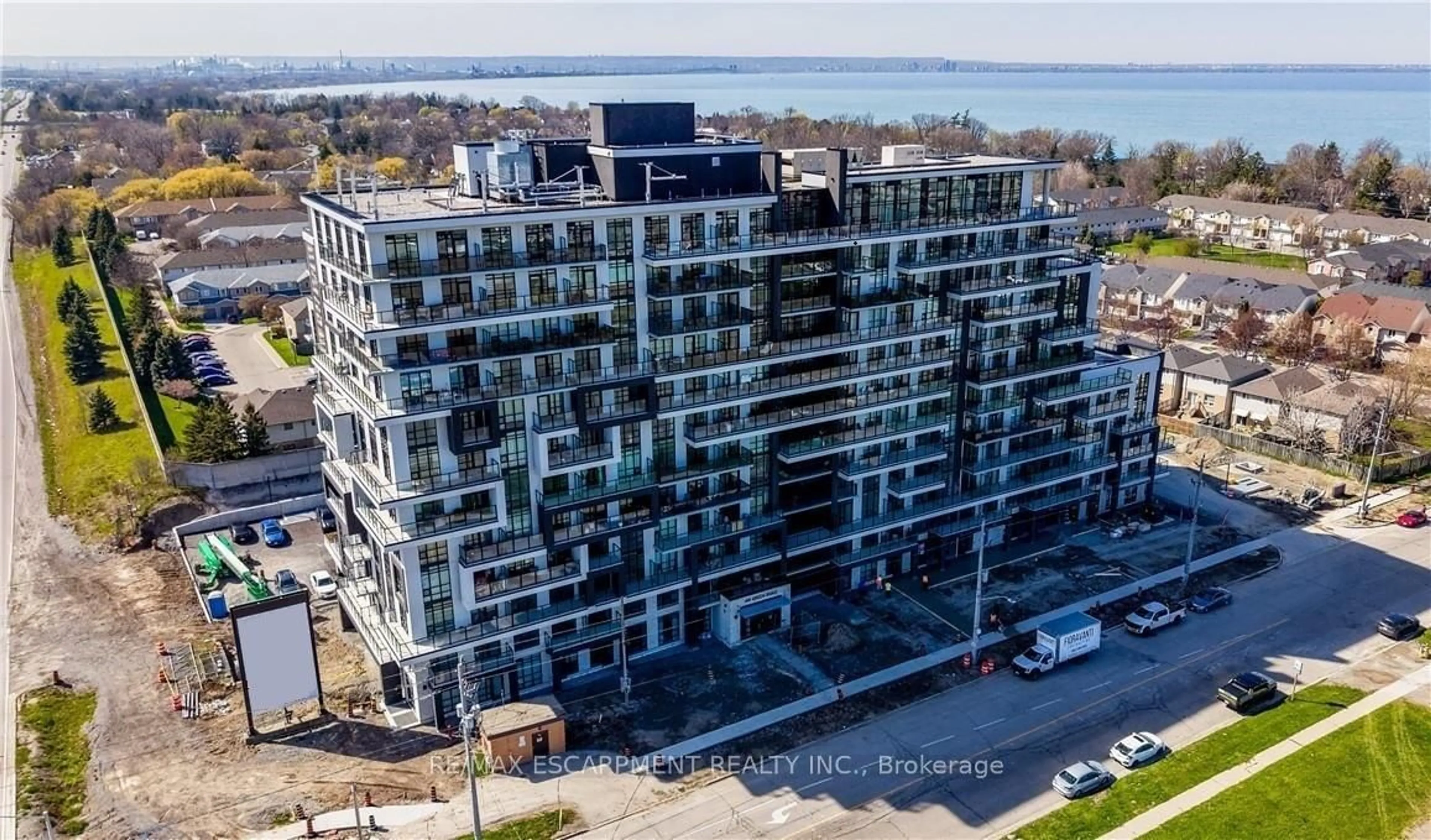 A pic from outside/outdoor area/front of a property/back of a property/a pic from drone, building for 461 Green Rd #P1203, Hamilton Ontario L8E 5B4