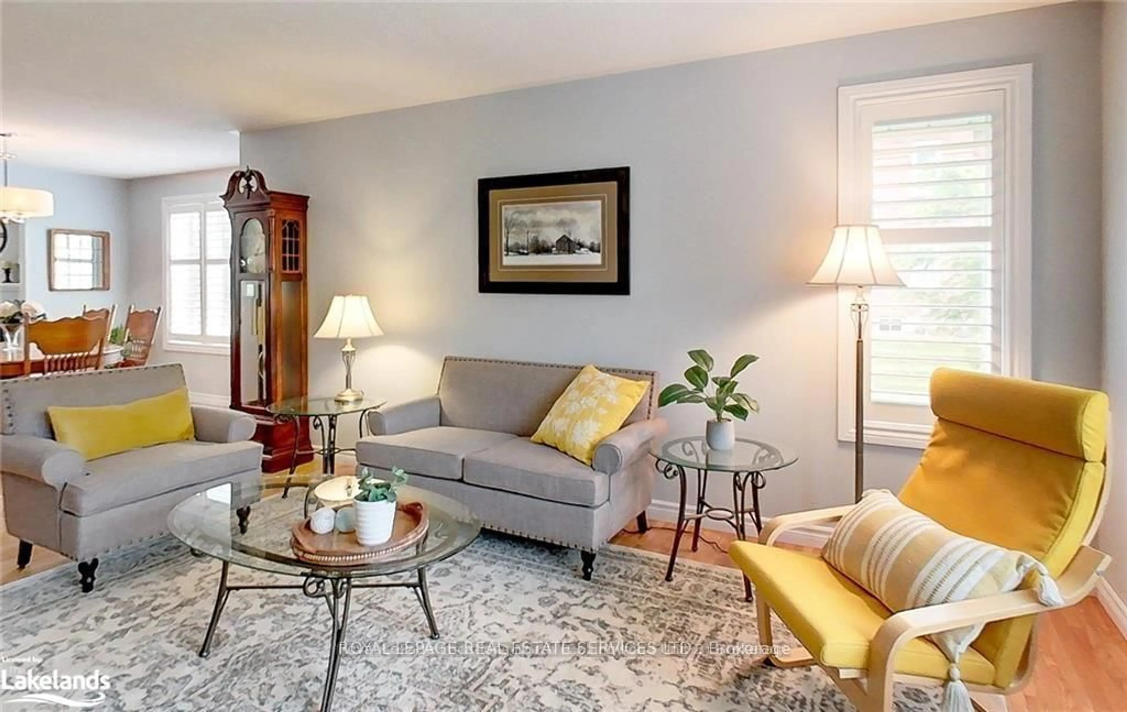 Living room with furniture, unknown for 112 Bruce St, Blue Mountains Ontario N0H 2P0