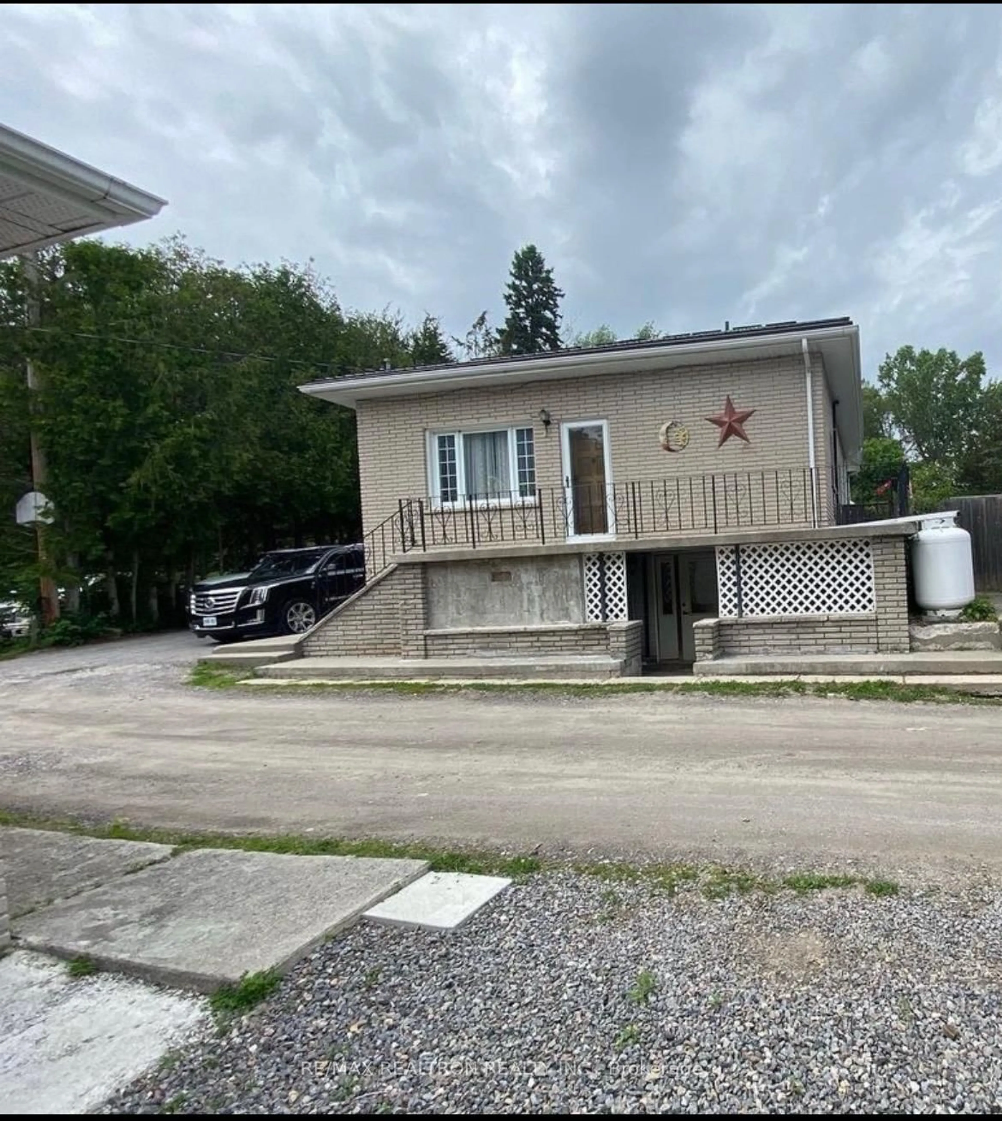 Unknown for 109 Catherine St, Quinte West Ontario K8V 5K9