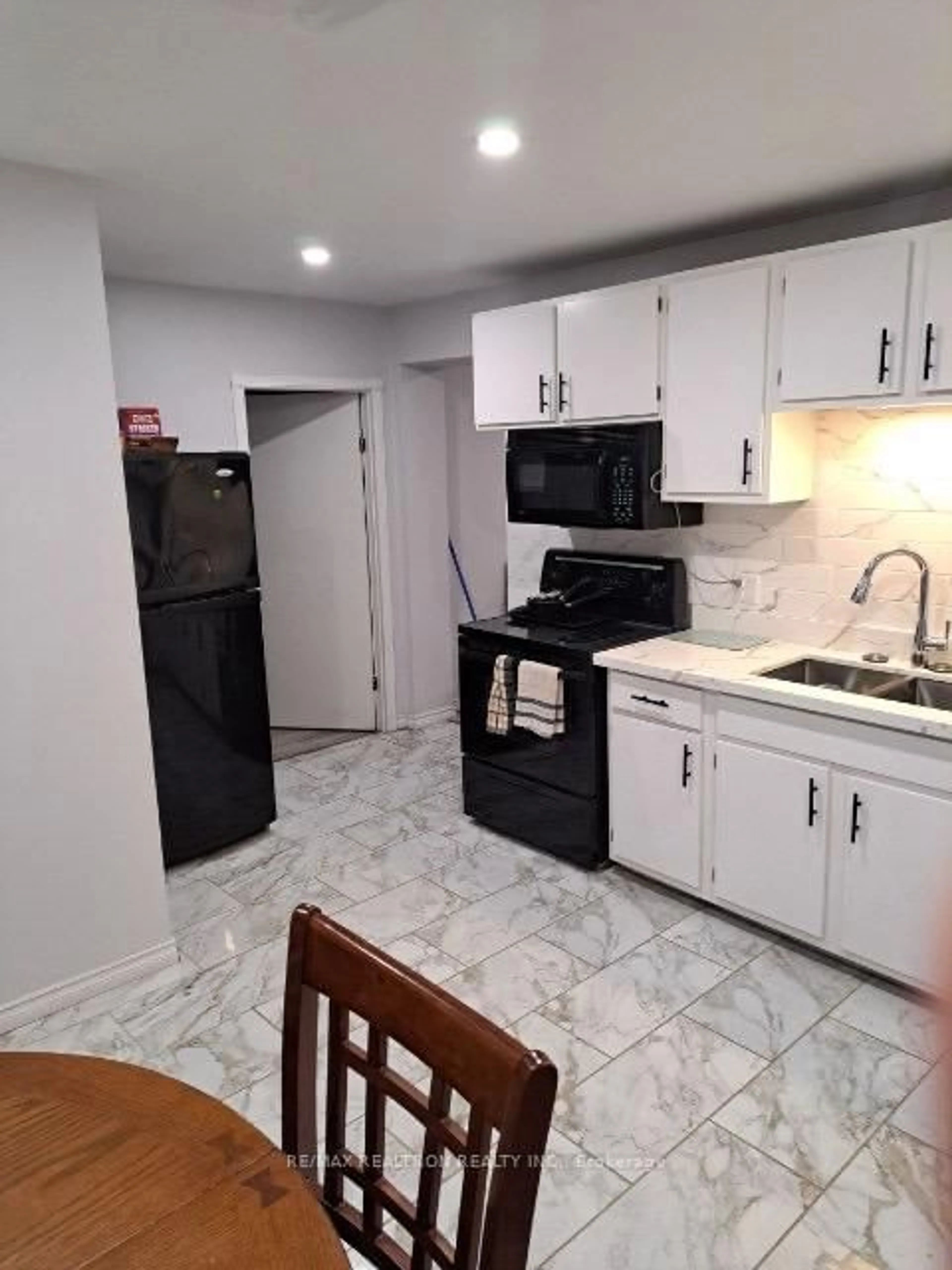 Standard kitchen, ceramic/tile floor for 109 Catherine St, Quinte West Ontario K8V 5K9