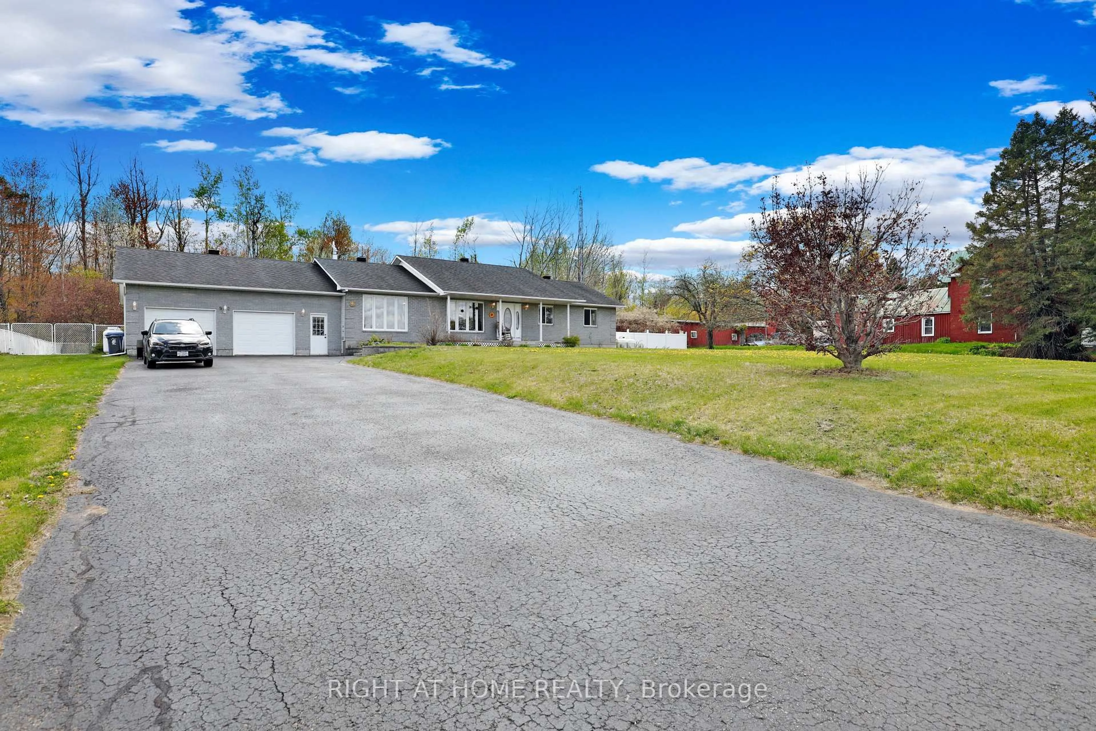 A pic from outside/outdoor area/front of a property/back of a property/a pic from drone, mountain view for 902 Rue Elizabeth St, Alfred and Plantagenet Ontario K0B 1C0