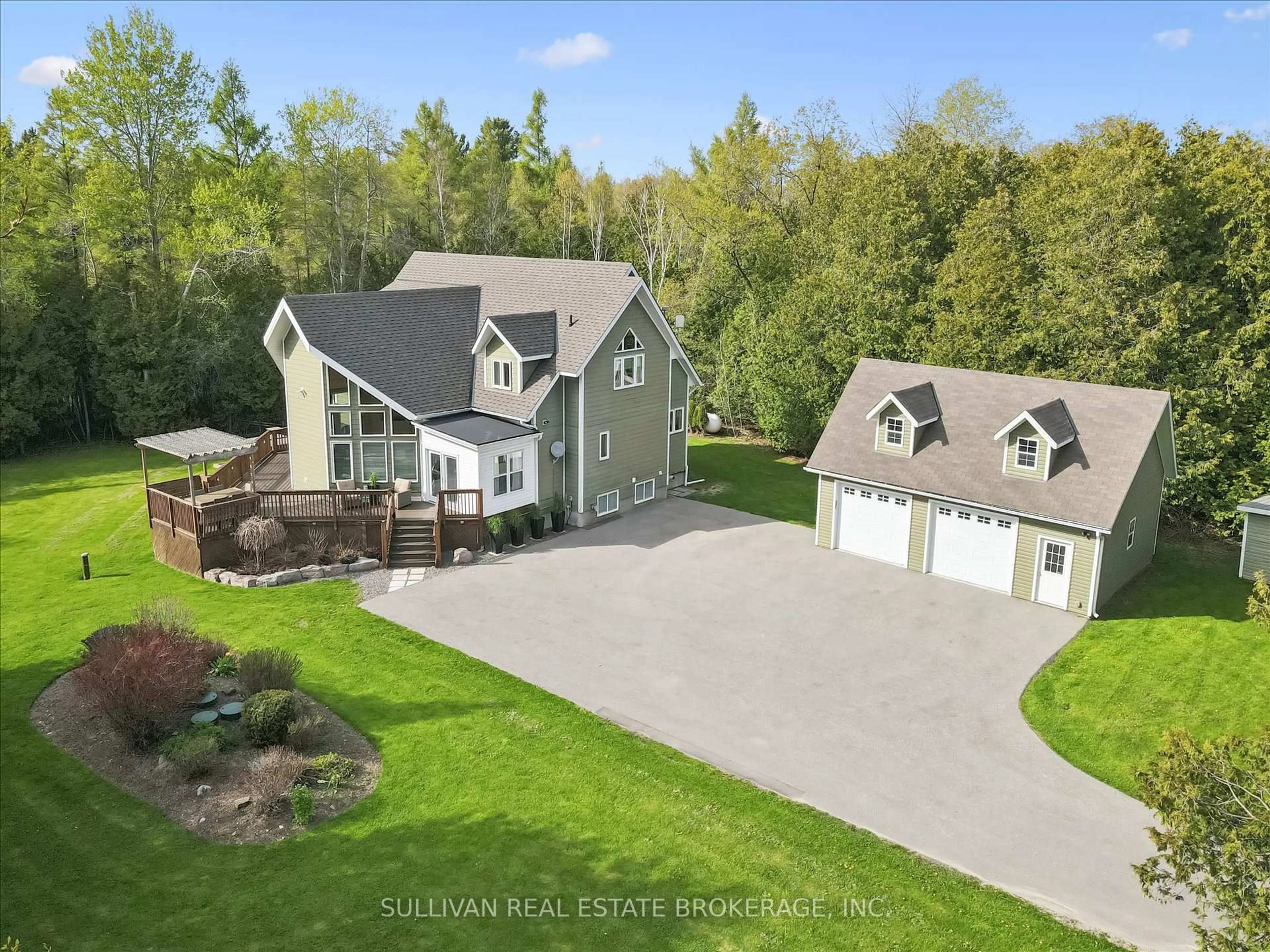 A pic from outside/outdoor area/front of a property/back of a property/a pic from drone, mountain view for 7624 Wellington 34 Rd, Puslinch Ontario N0B 2J0
