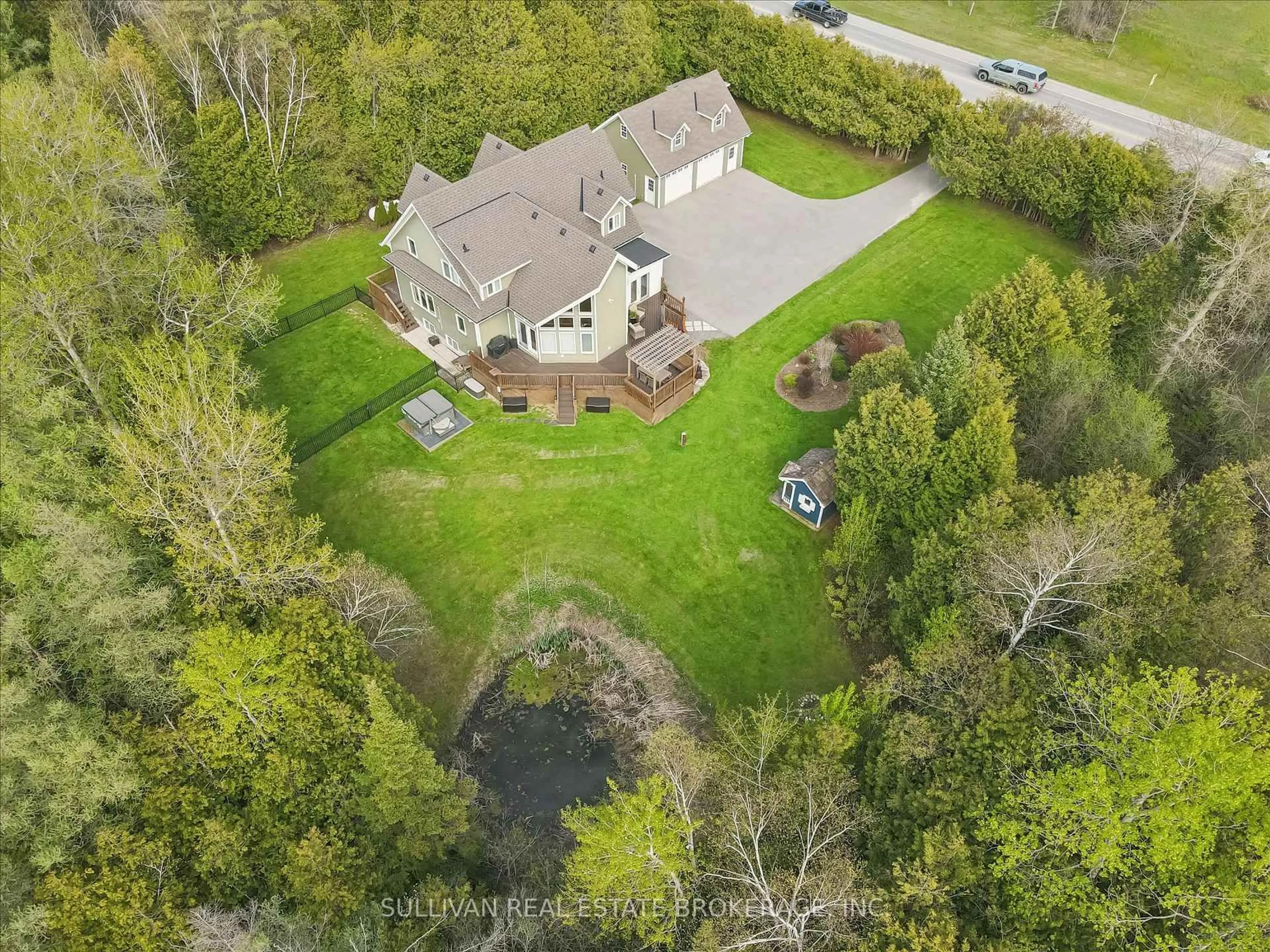 A pic from outside/outdoor area/front of a property/back of a property/a pic from drone, unknown for 7624 Wellington 34 Rd, Puslinch Ontario N0B 2J0