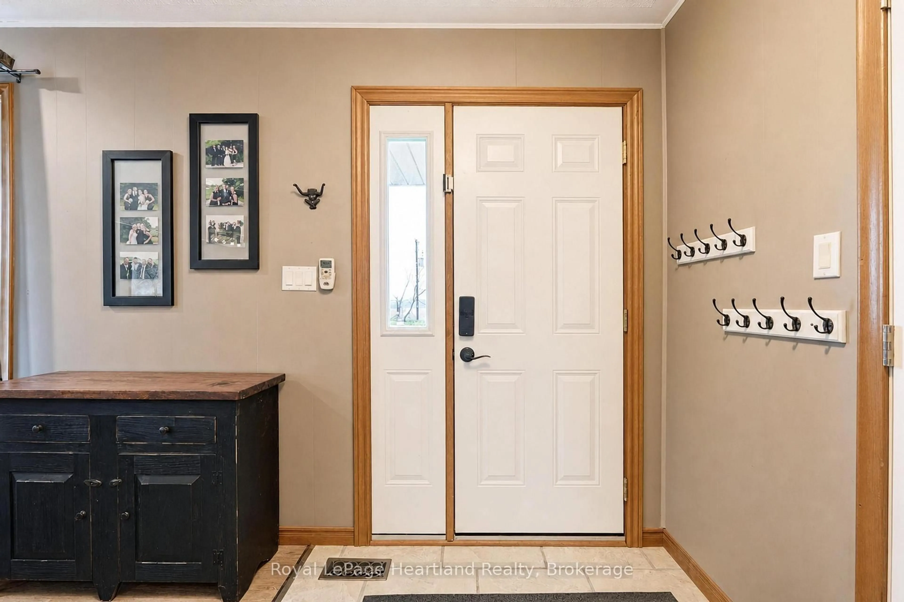 Indoor entryway for 77292 London Rd, Huron East Ontario N0M 1L0