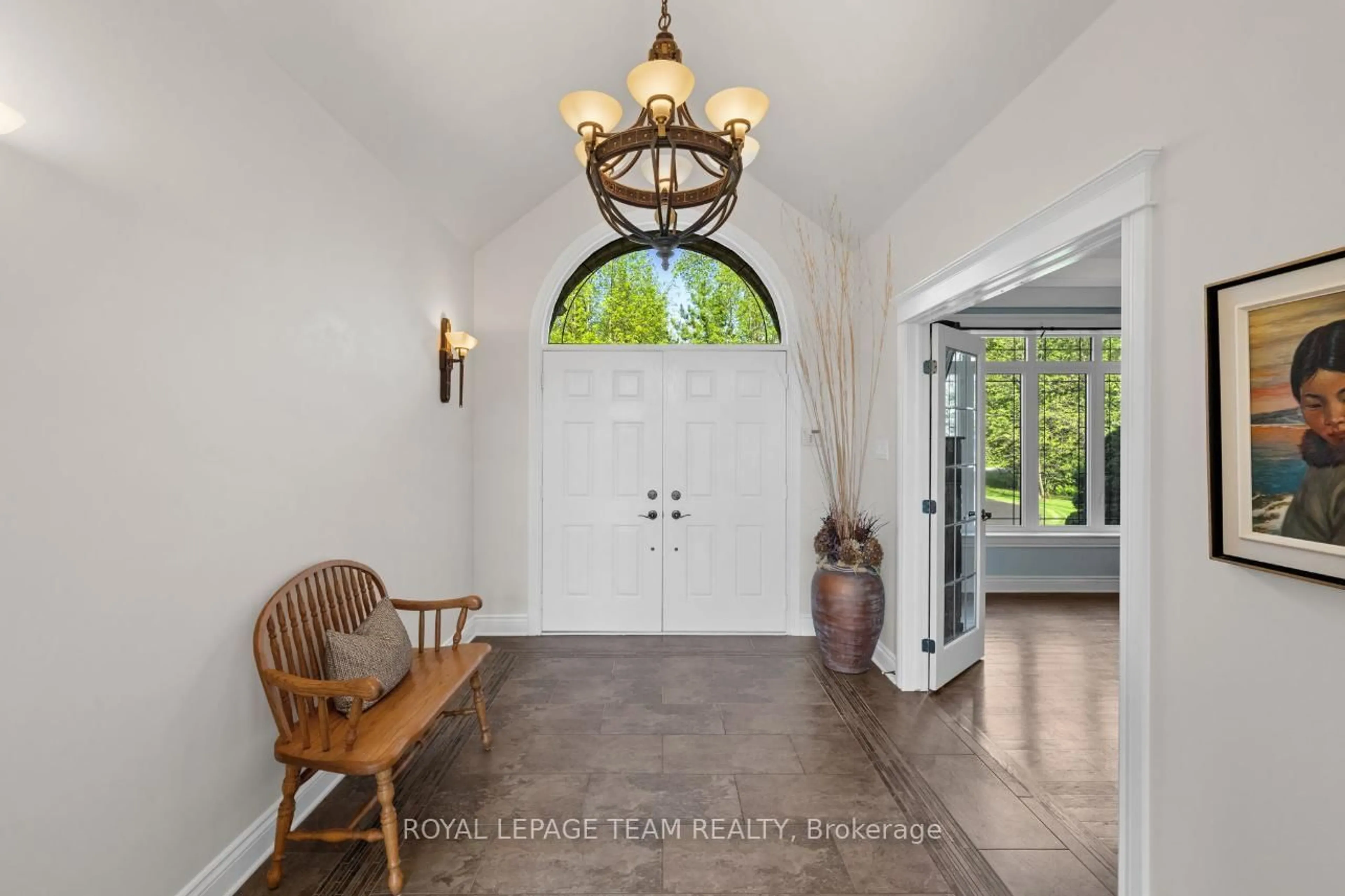 Indoor entryway for 6043 Knights Dr, Manotick Ontario K4M 0A2