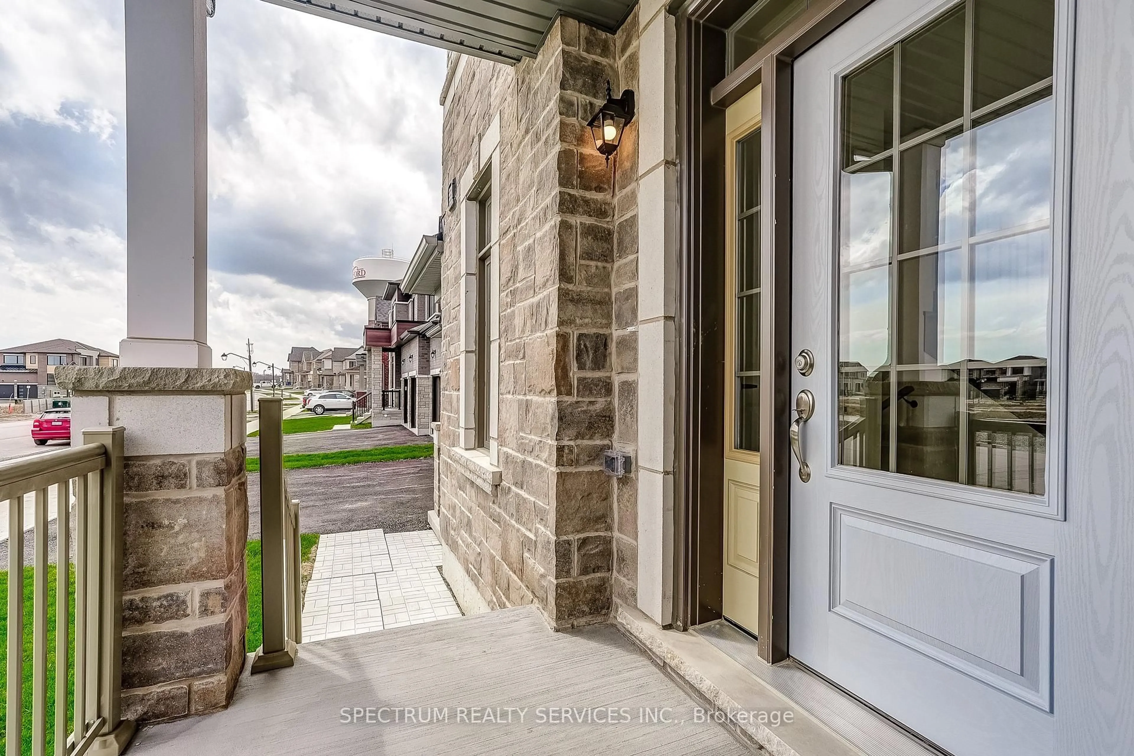 Indoor entryway for 74 Strickland Ave, Brantford Ontario N3T 0X7