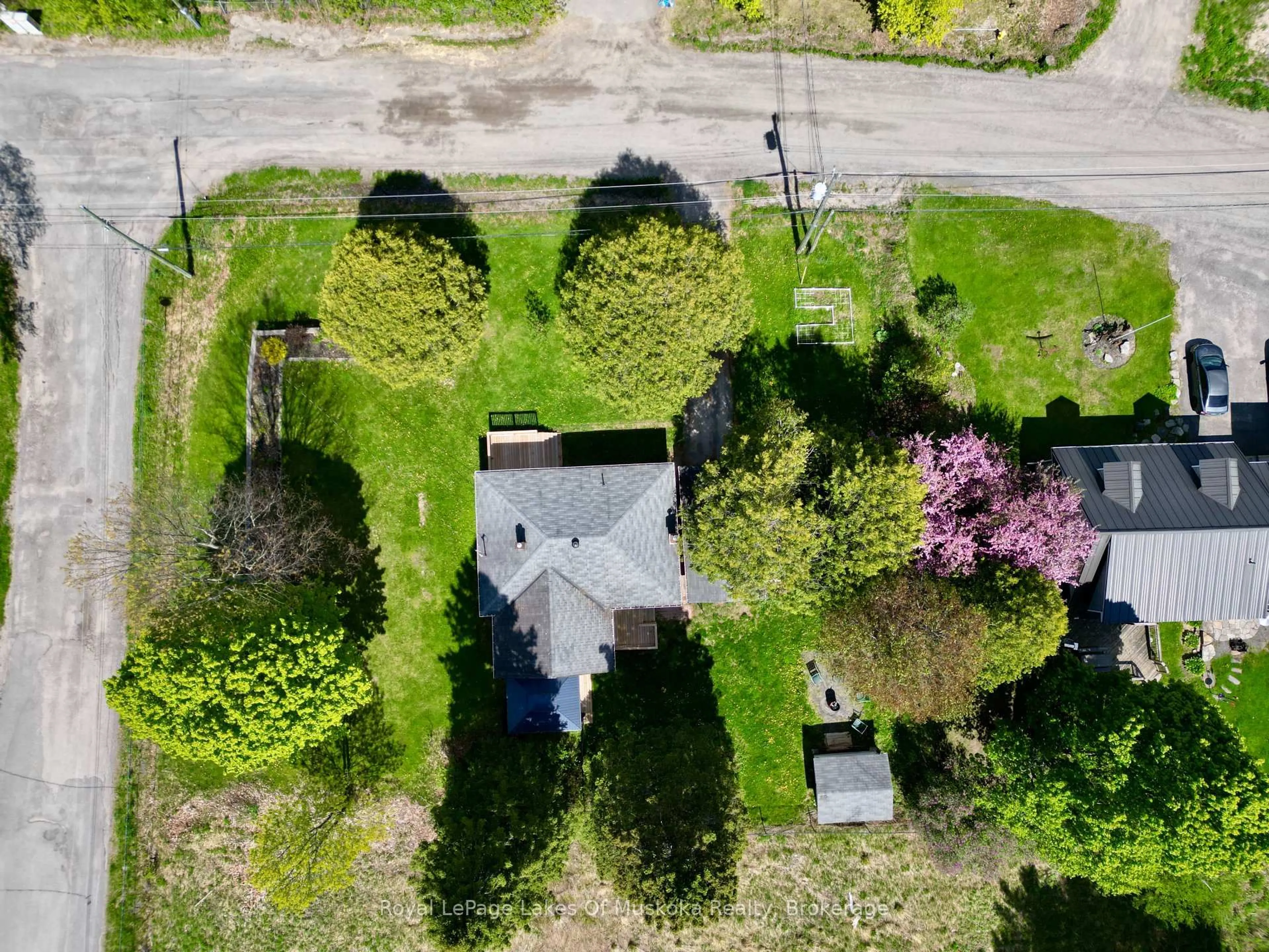 A pic from outside/outdoor area/front of a property/back of a property/a pic from drone, street for 30 Kitchen Rd, Huntsville Ontario P1H 1Y3