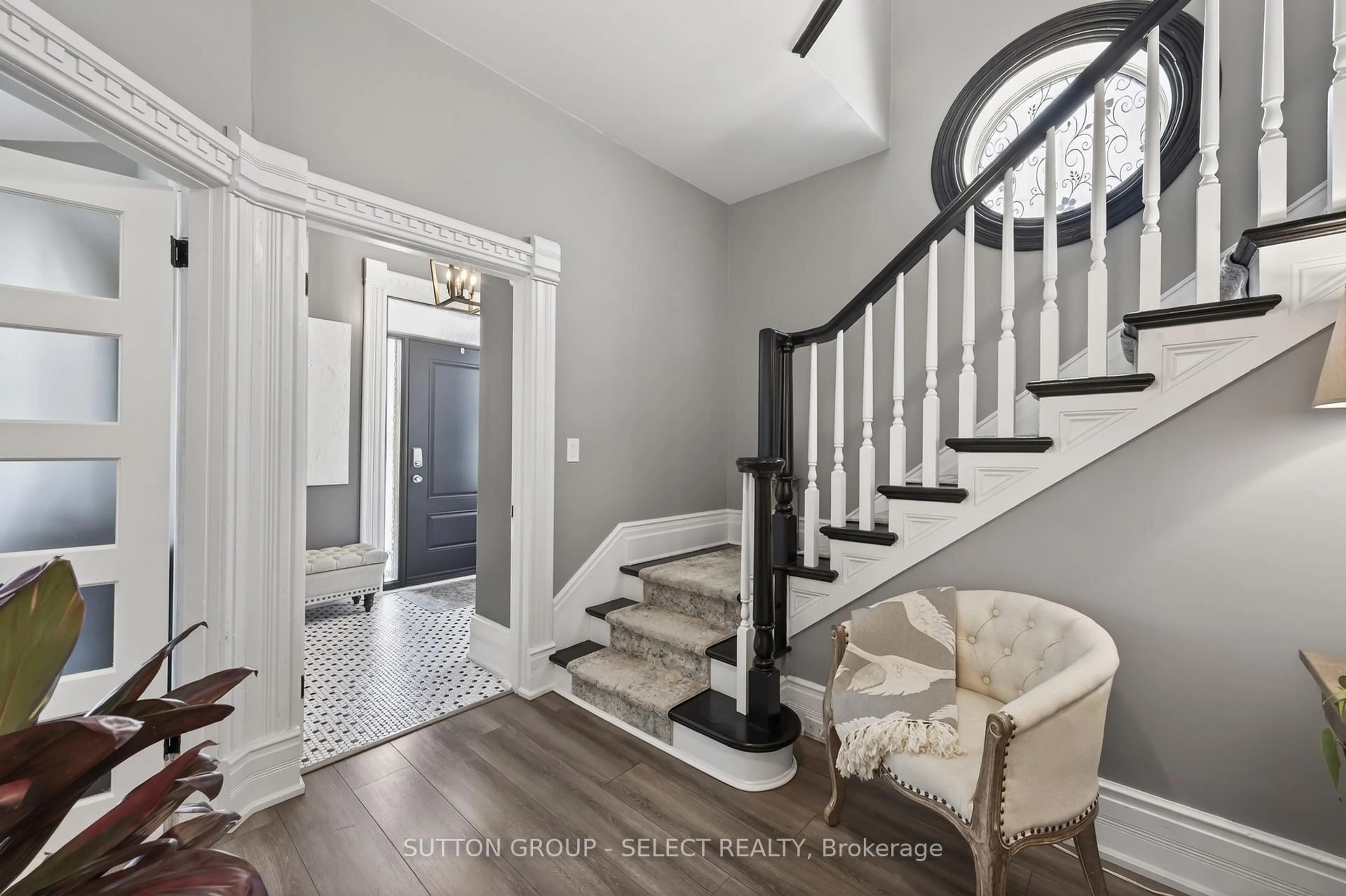Indoor entryway for 28 Wellington St, St. Thomas Ontario N5R 2P4