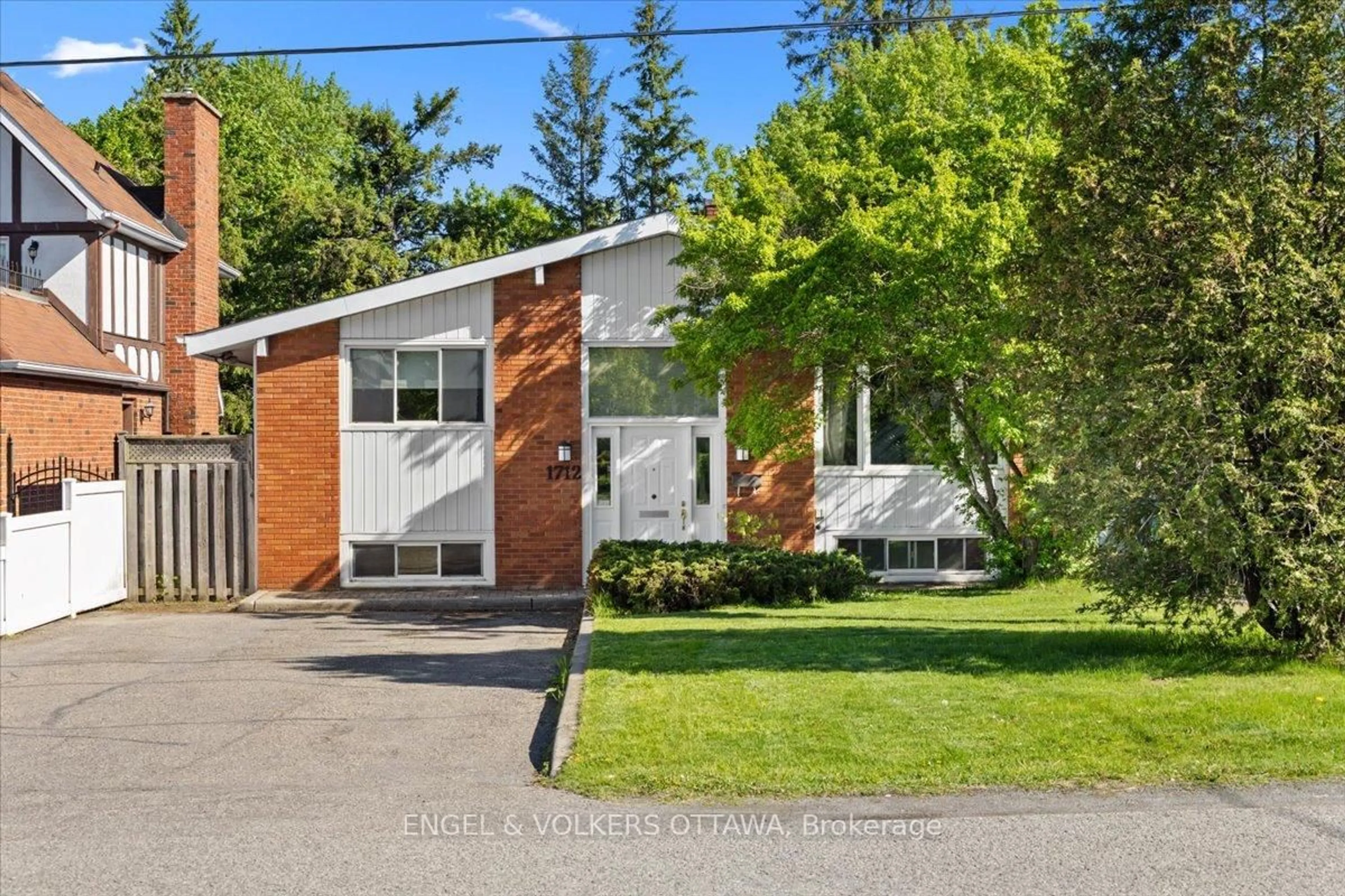 Unknown for 1712 St. Barbara St, Ottawa Ontario K1T 1M2